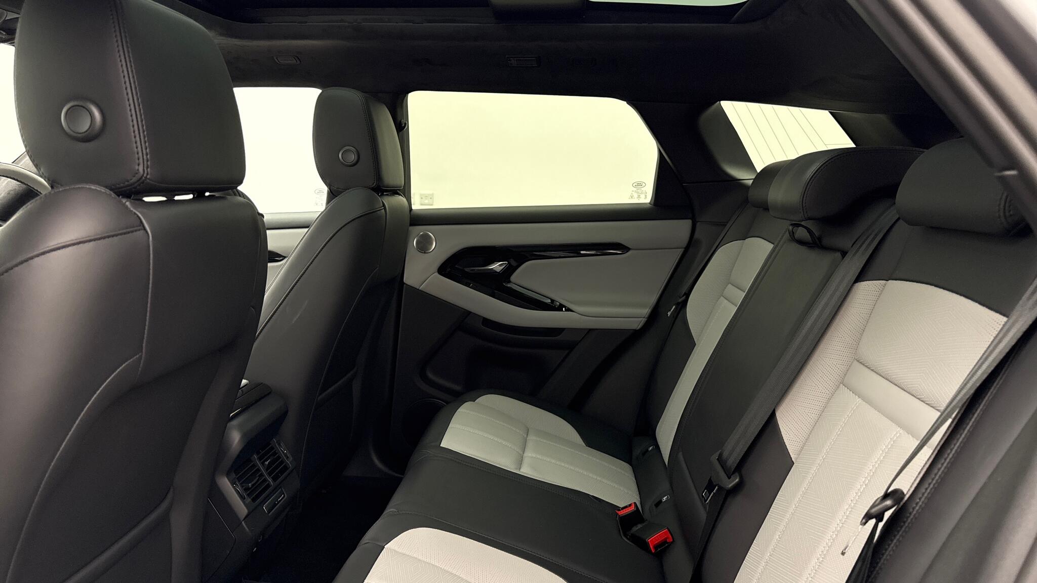Land Rover Range Rover Evoque view 4