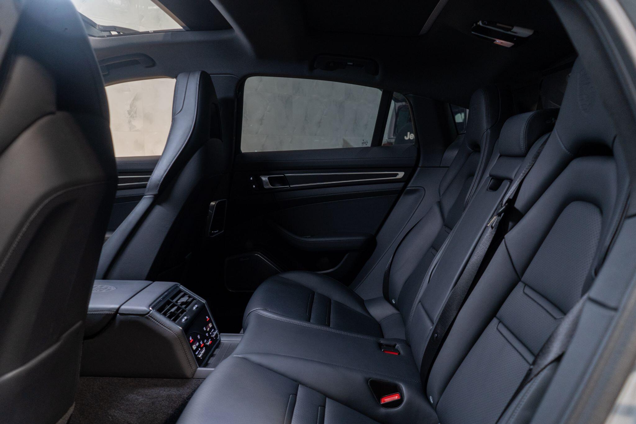 Porsche Panamera view 17