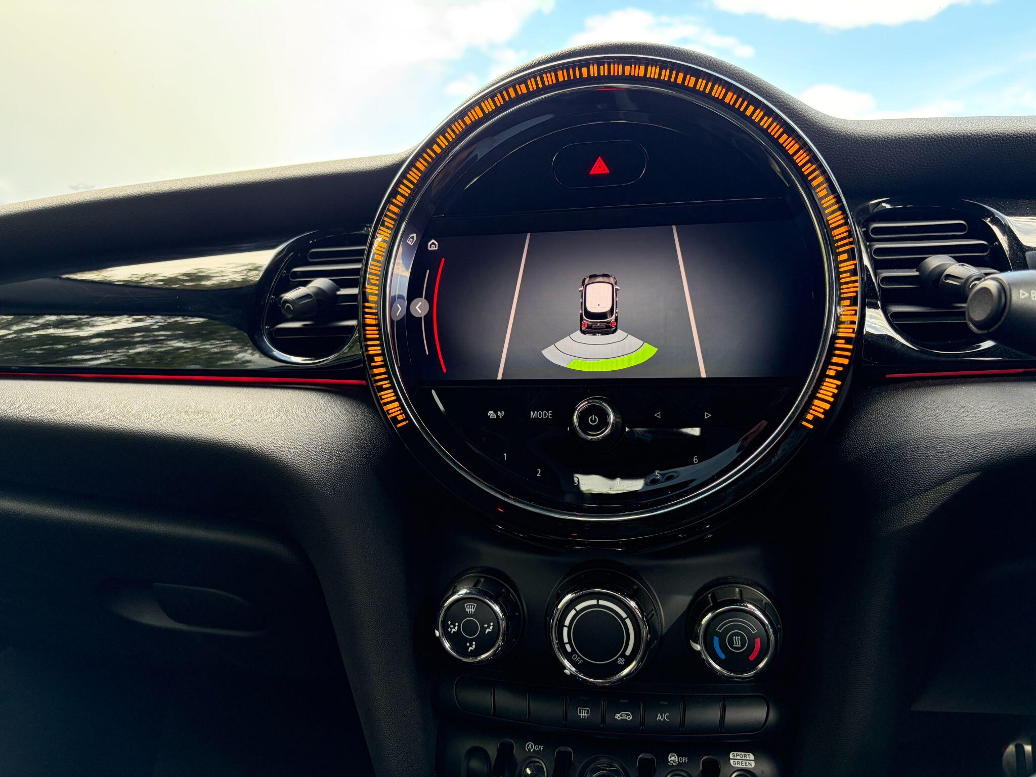 Mini Hatch view 19