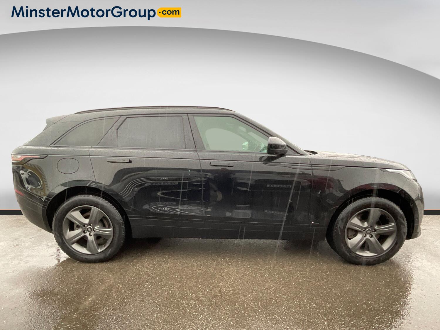 Land Rover Range Rover Velar view 2
