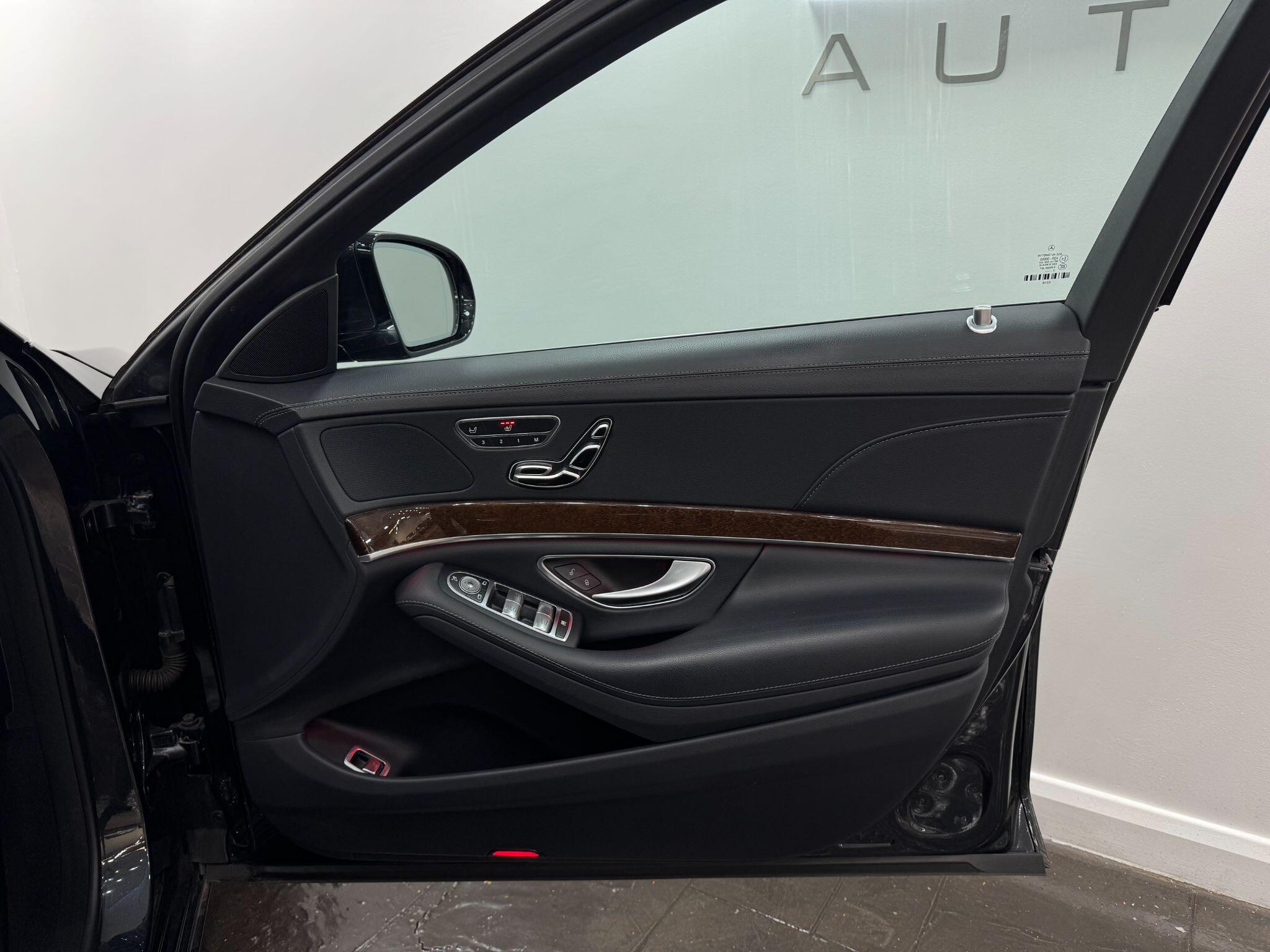 Mercedes-Benz S-Class view 26