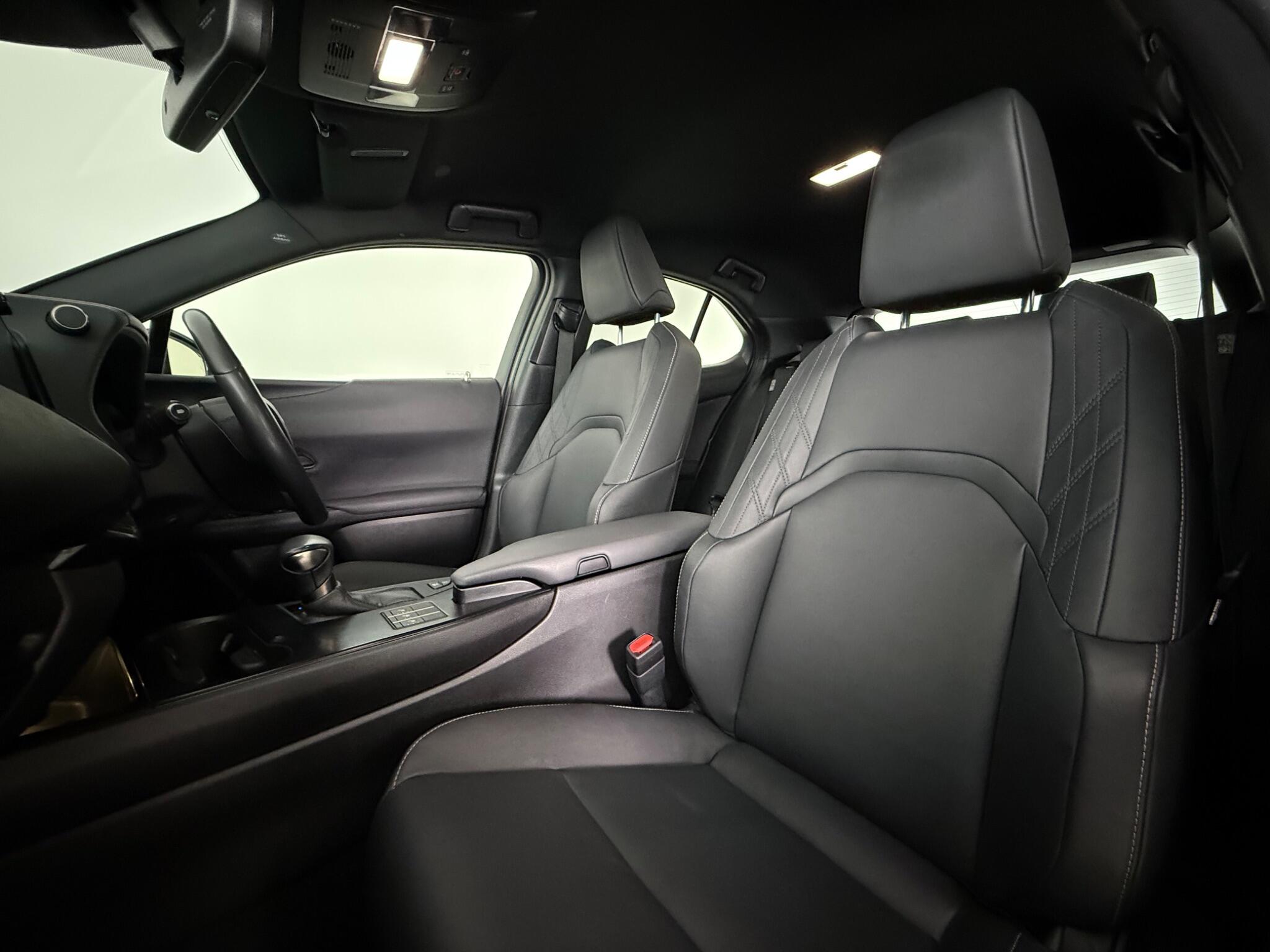 Lexus Ux view 30
