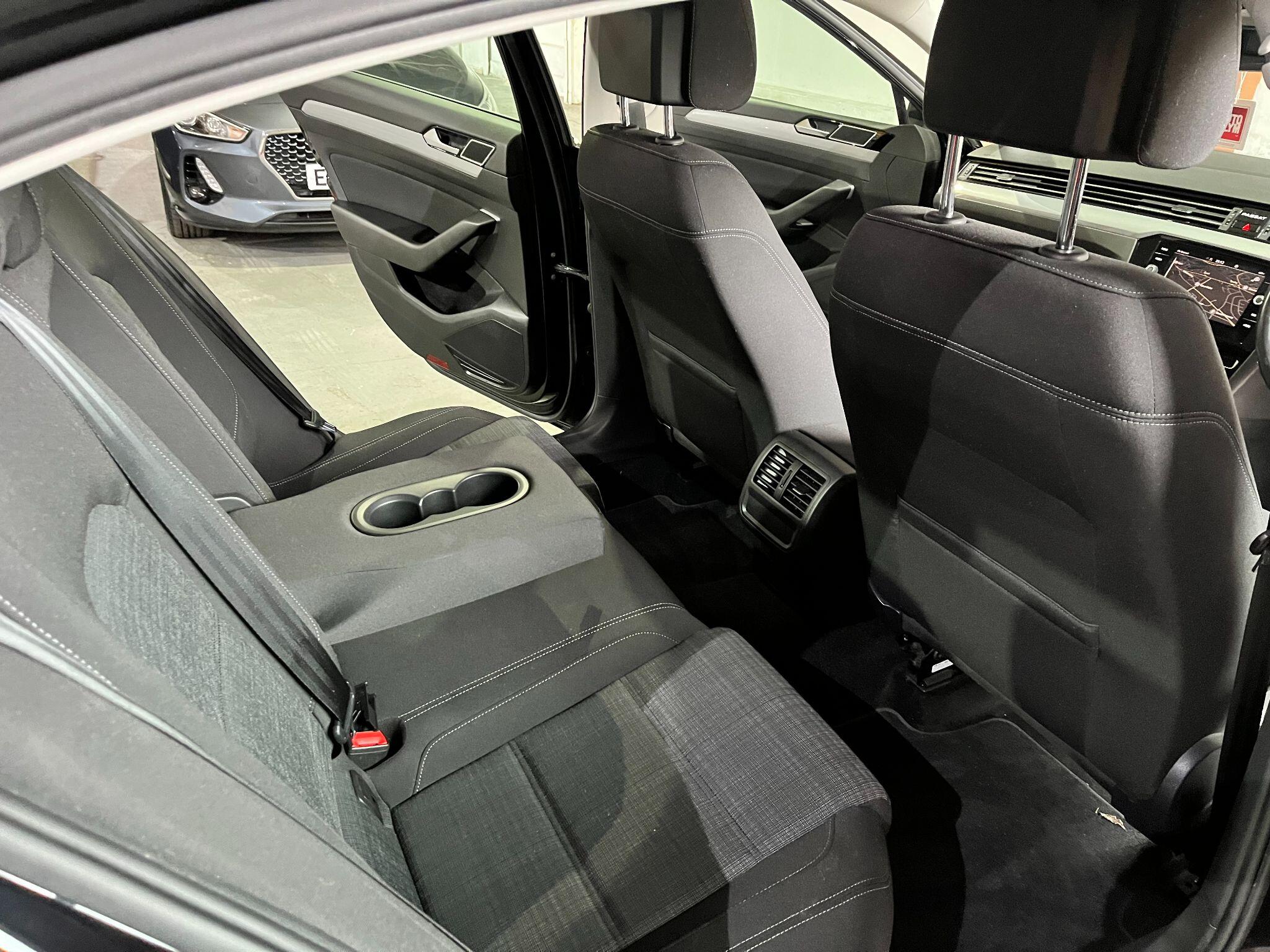 Volkswagen Passat view 39
