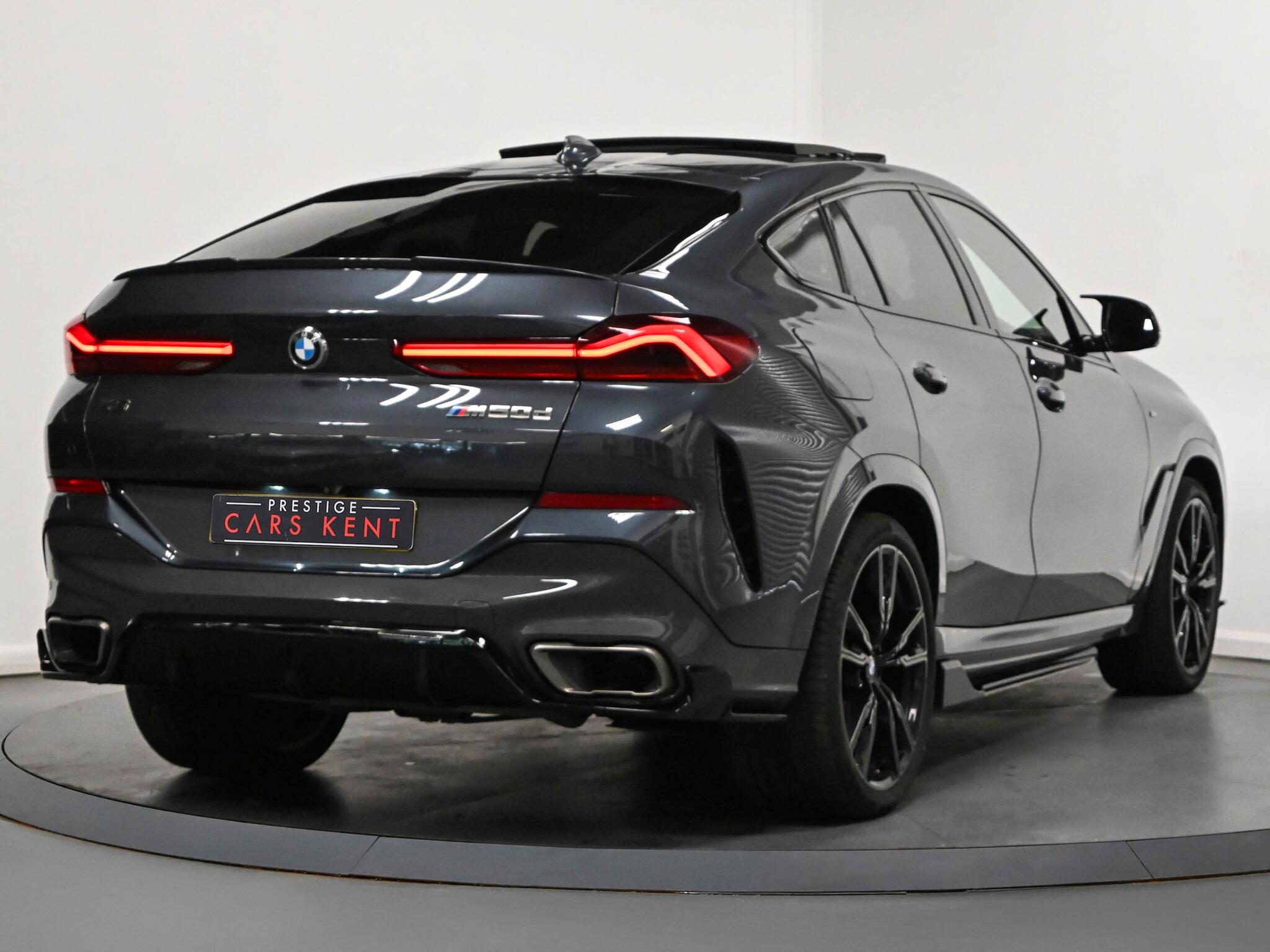 BMW X6 view 24