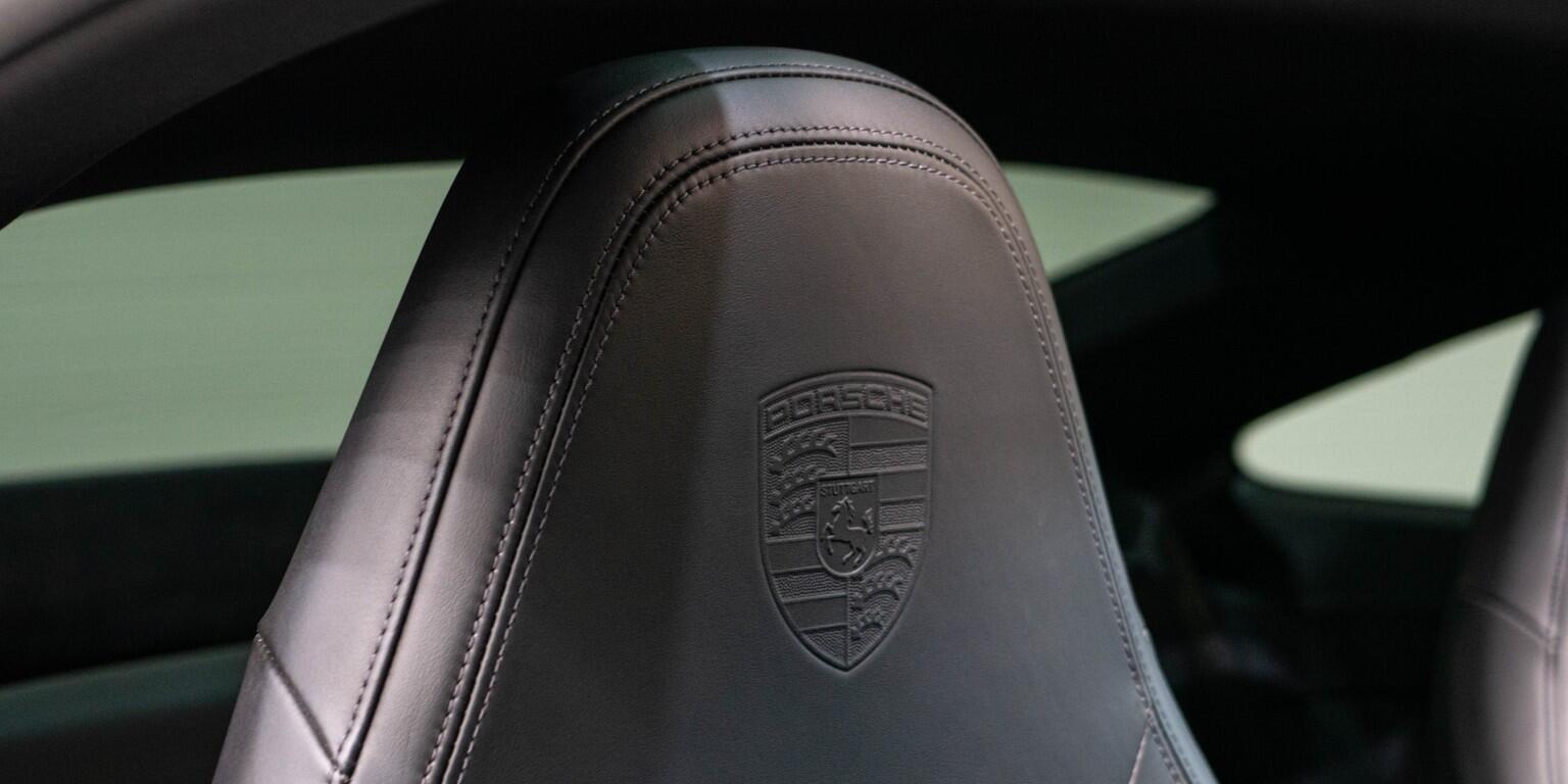 Porsche 911 view 28
