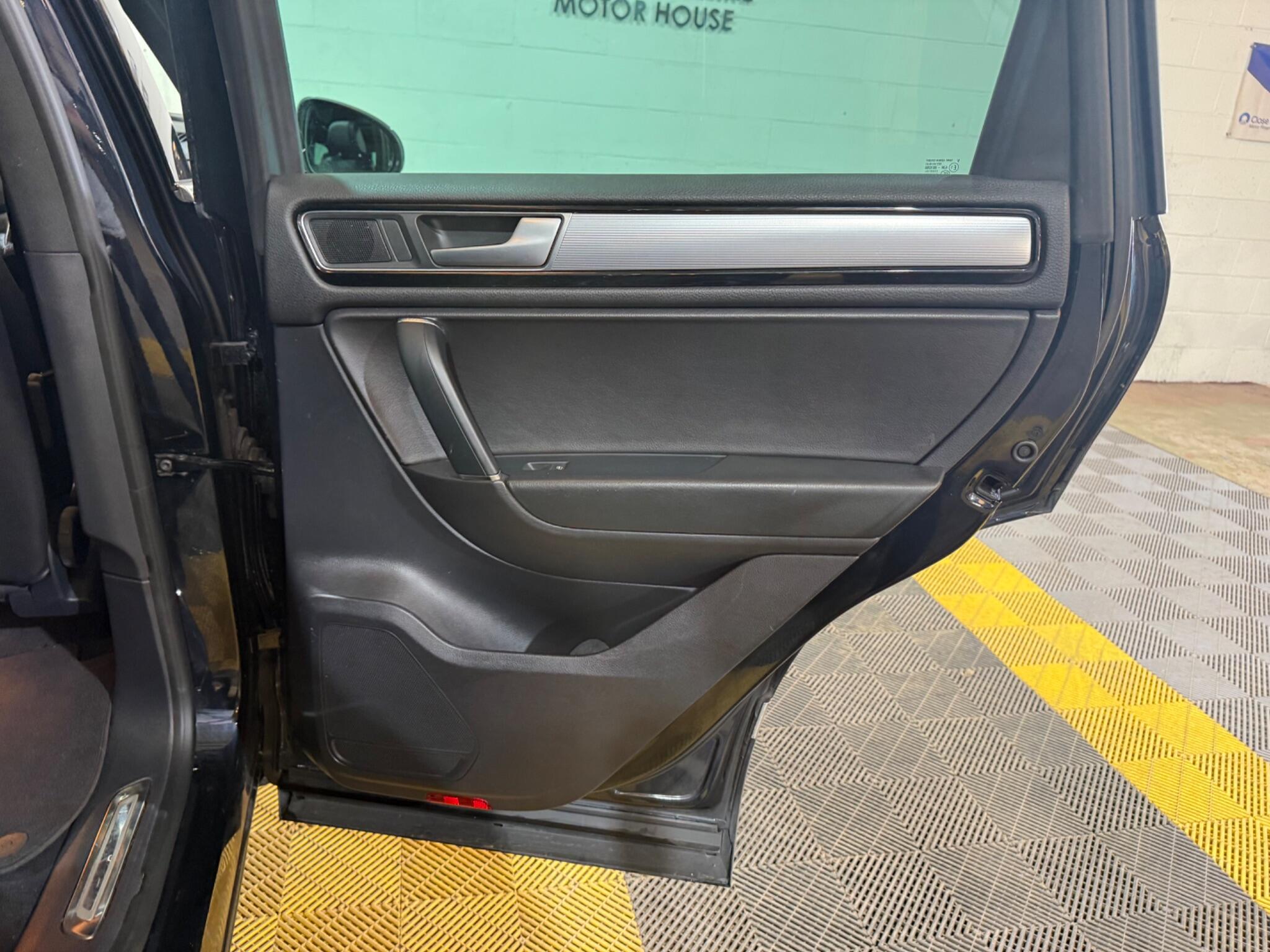 Volkswagen Touareg view 39