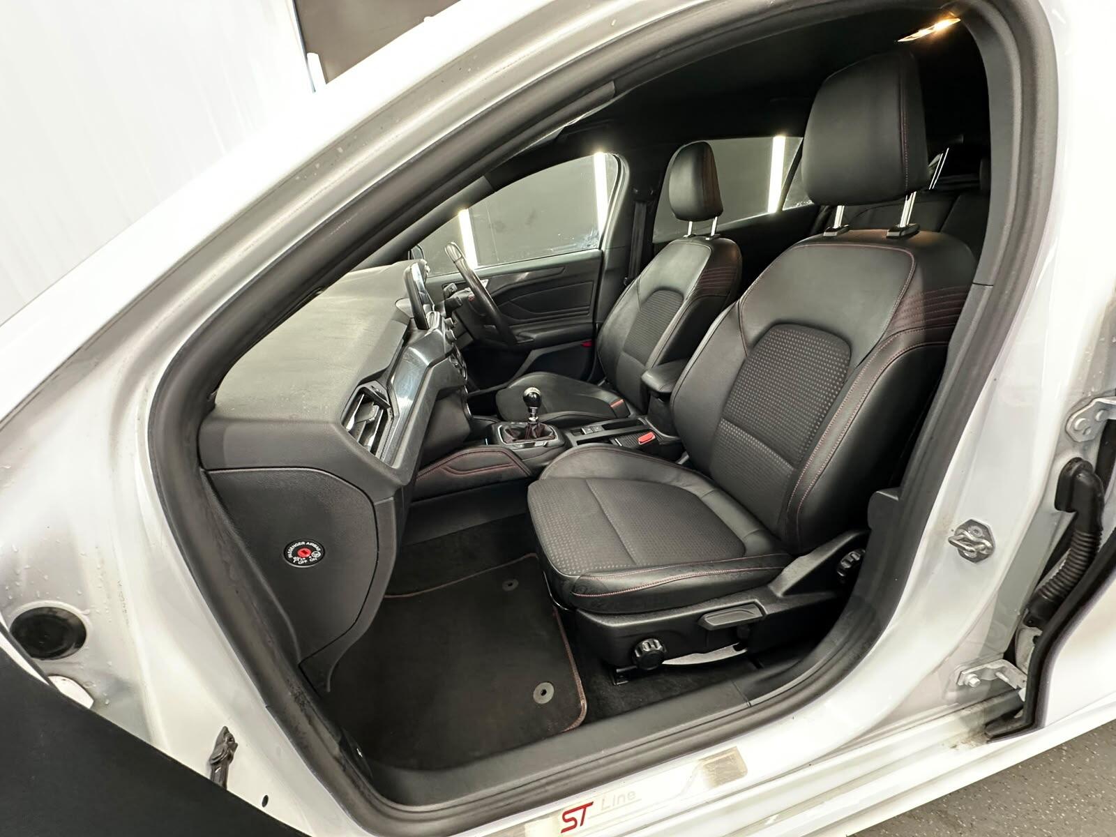 Ford Focus view 29