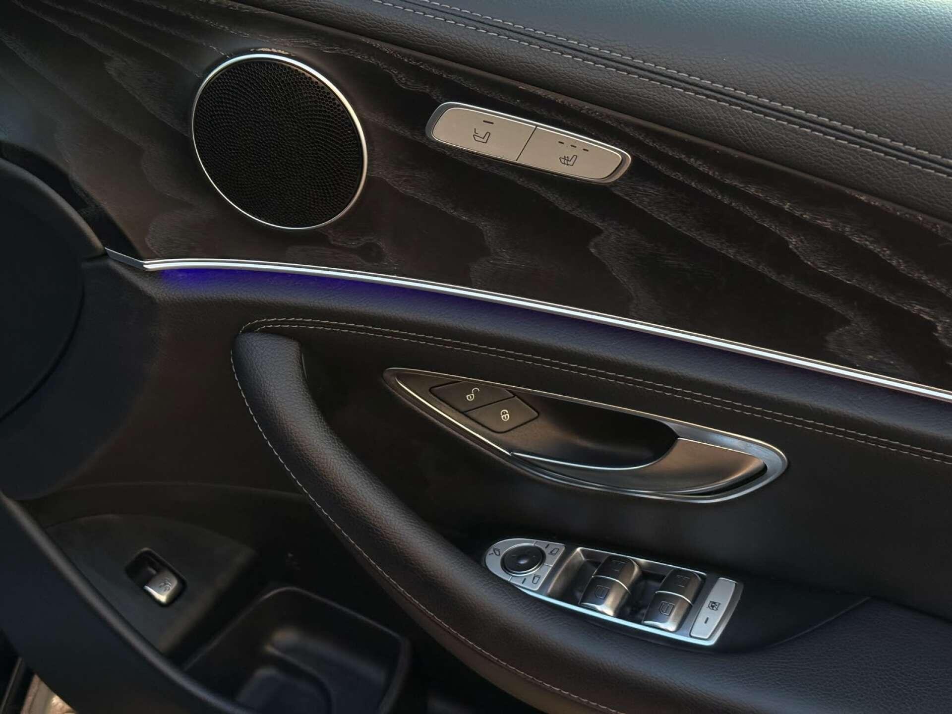 Mercedes-Benz E Class view 22