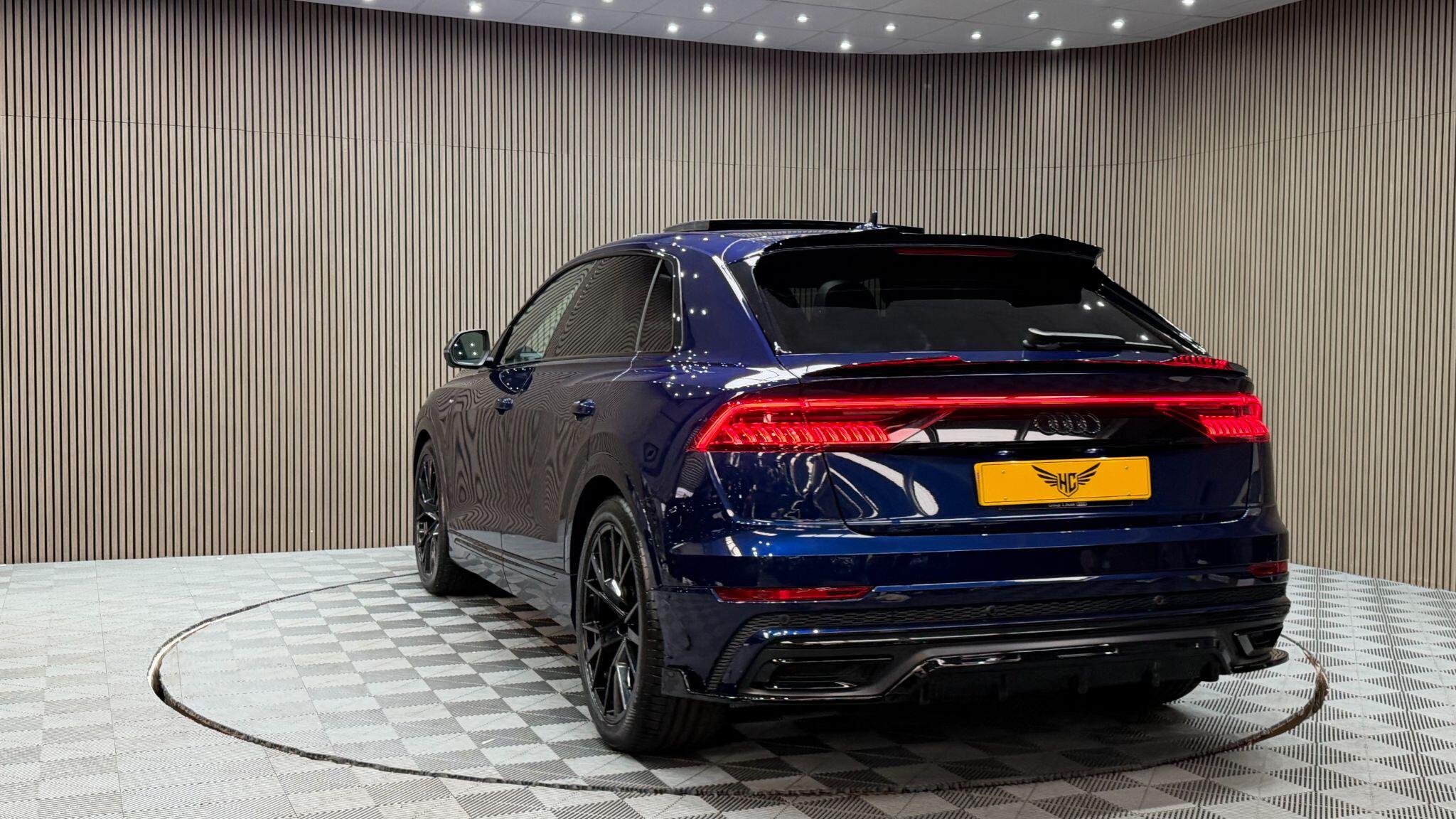 Audi Q8 view 48