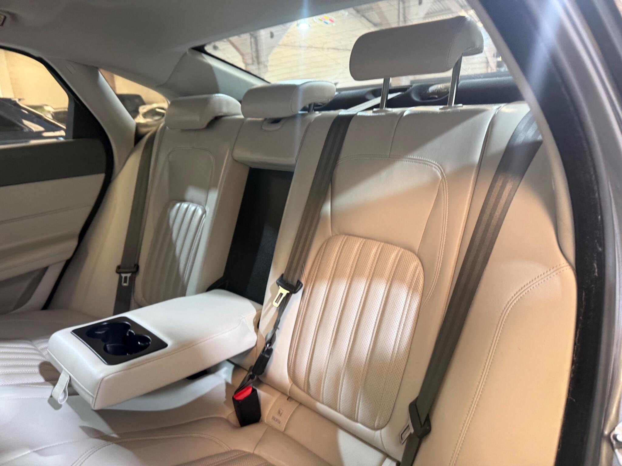 Jaguar XF view 25