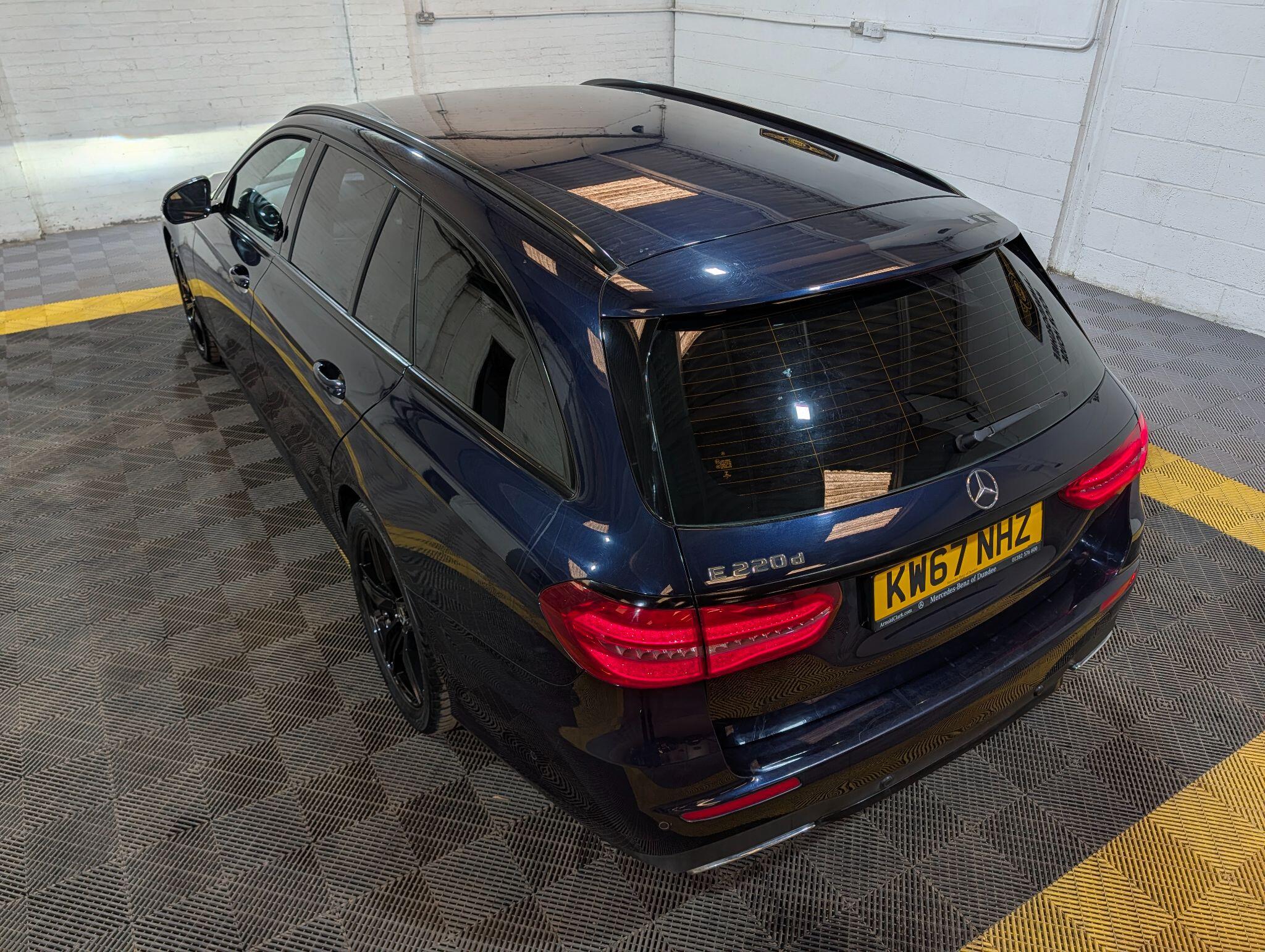 Mercedes-Benz E-Class view 4