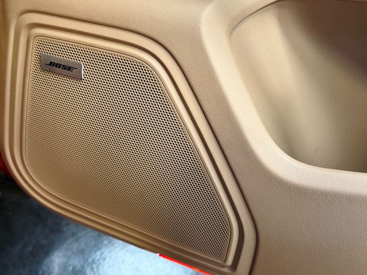 Porsche Macan view 29