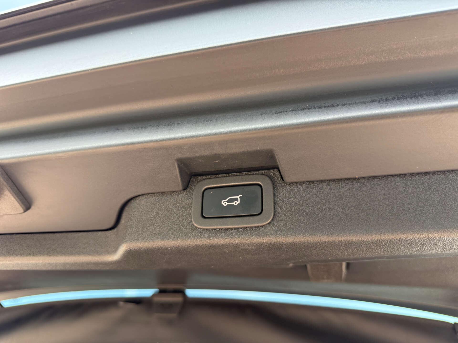 Land Rover Discovery view 32
