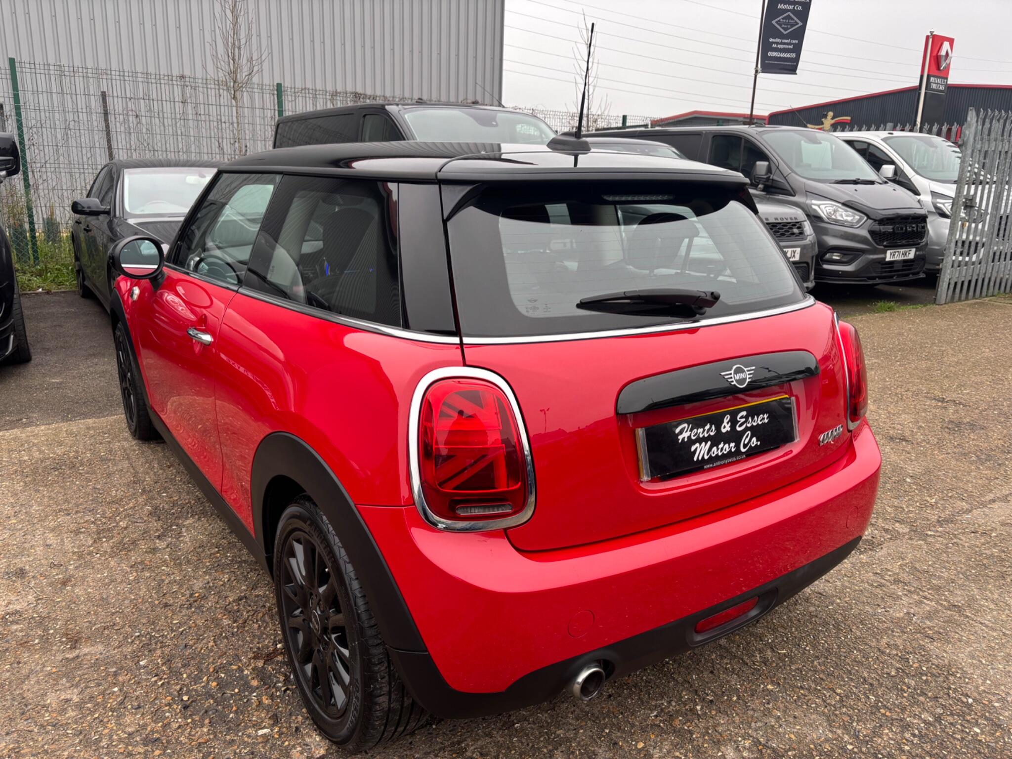 Mini Cooper view 10