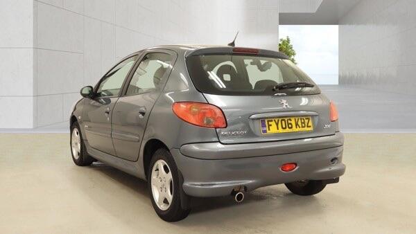 Peugeot 206 view 3
