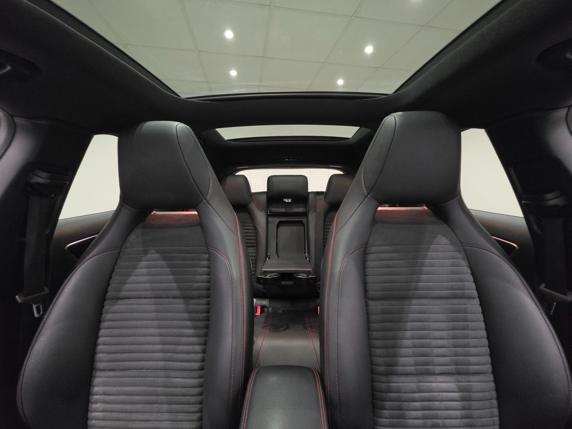 Mercedes-Benz GLA view 23