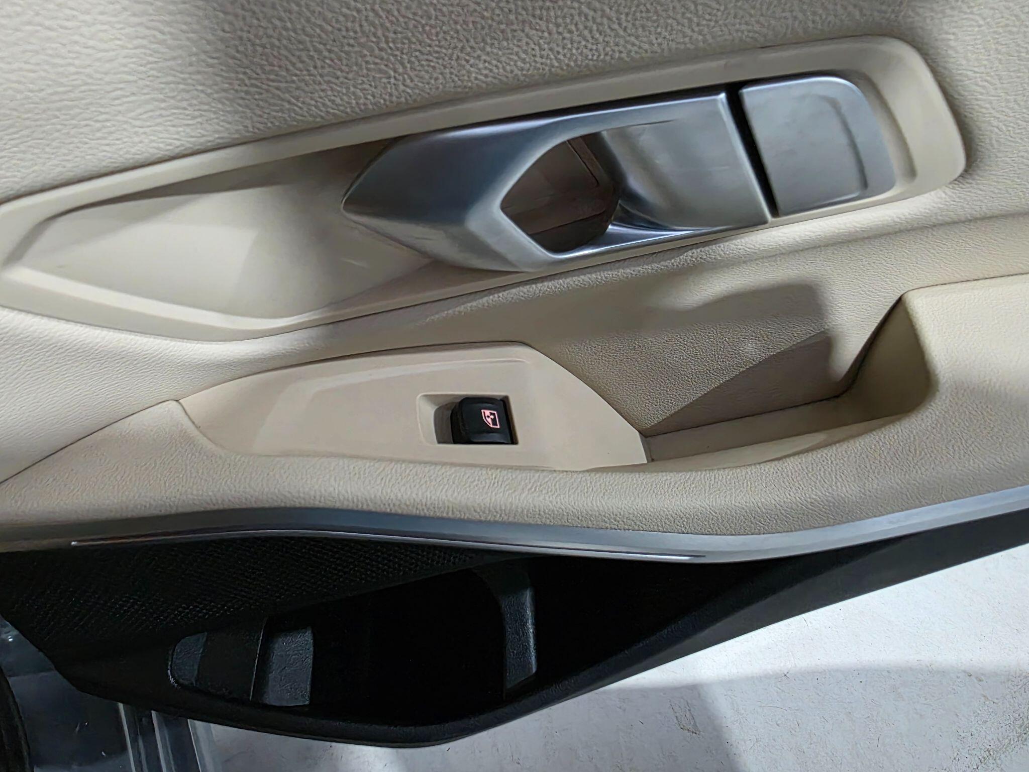 BMW 3 Series view 25