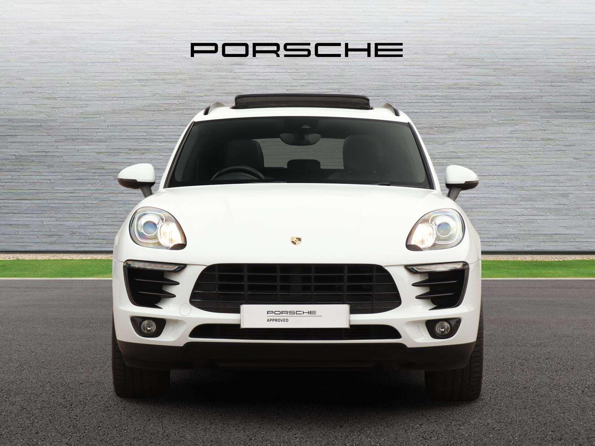 Porsche Macan view 8