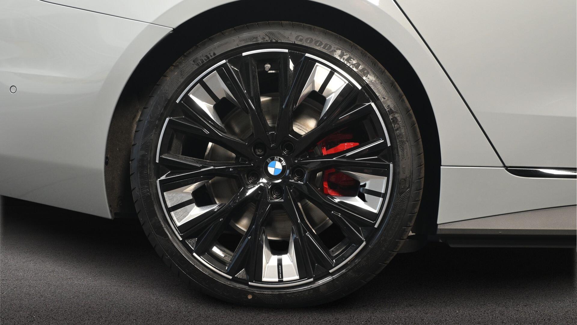 BMW i4 view 14