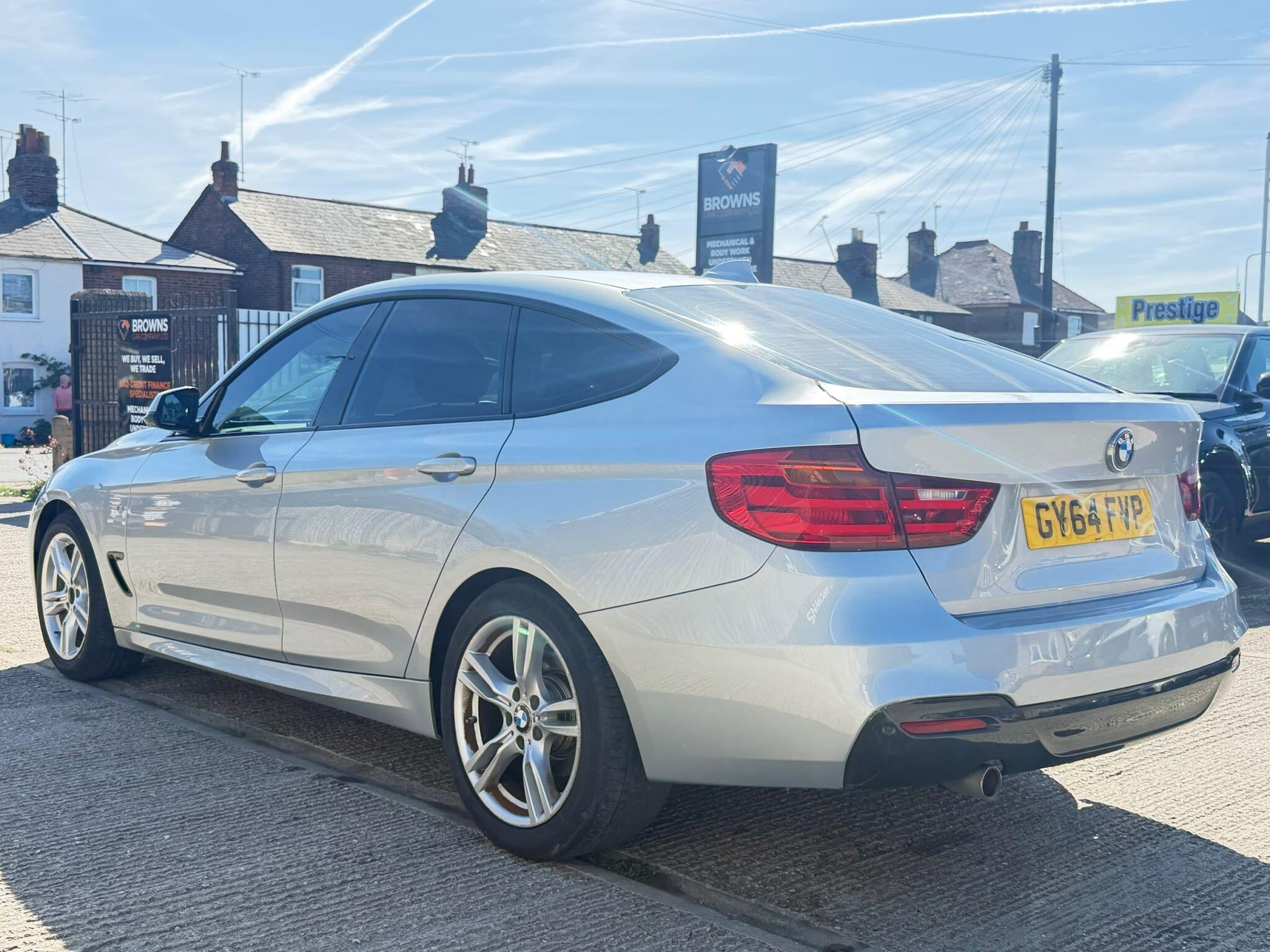 BMW 3 Series view 4