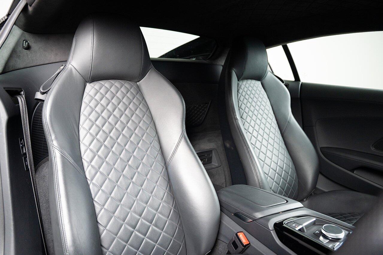 Audi R8 view 2