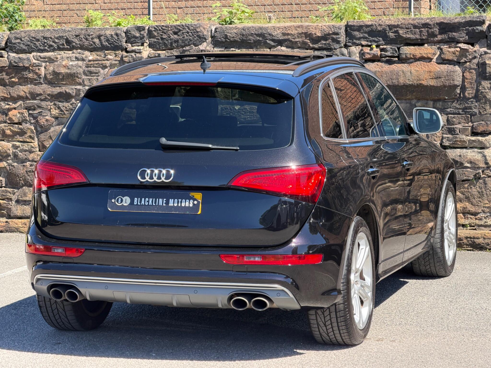 Audi SQ5 view 7