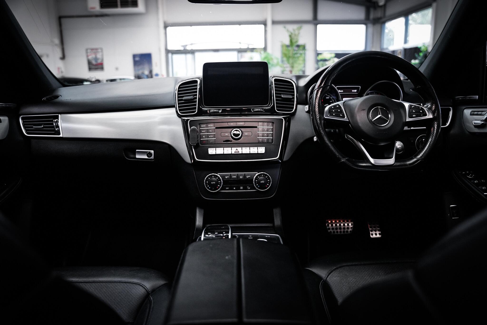 Mercedes-Benz GLE view 22