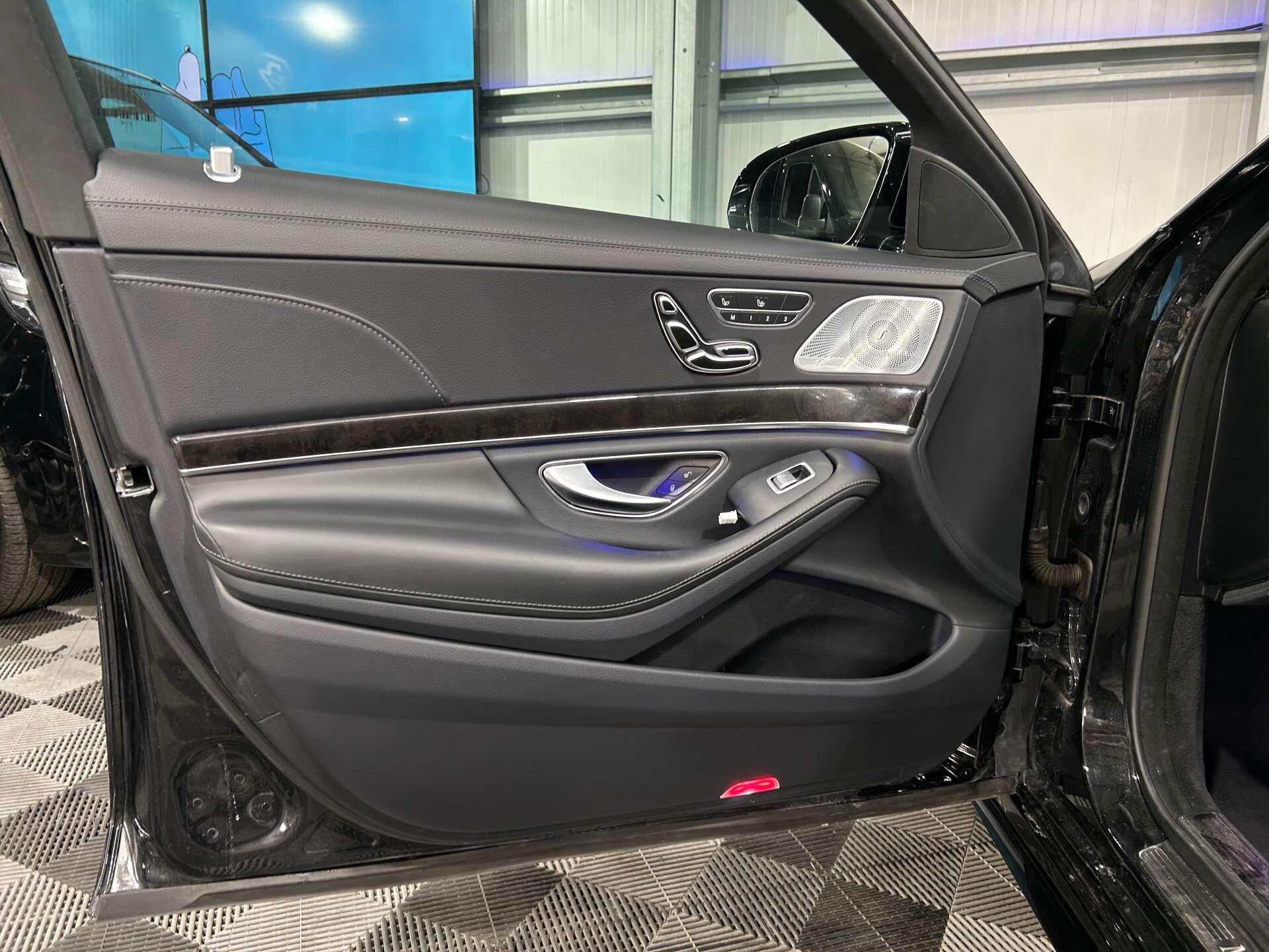 Mercedes-Benz S Class view 28