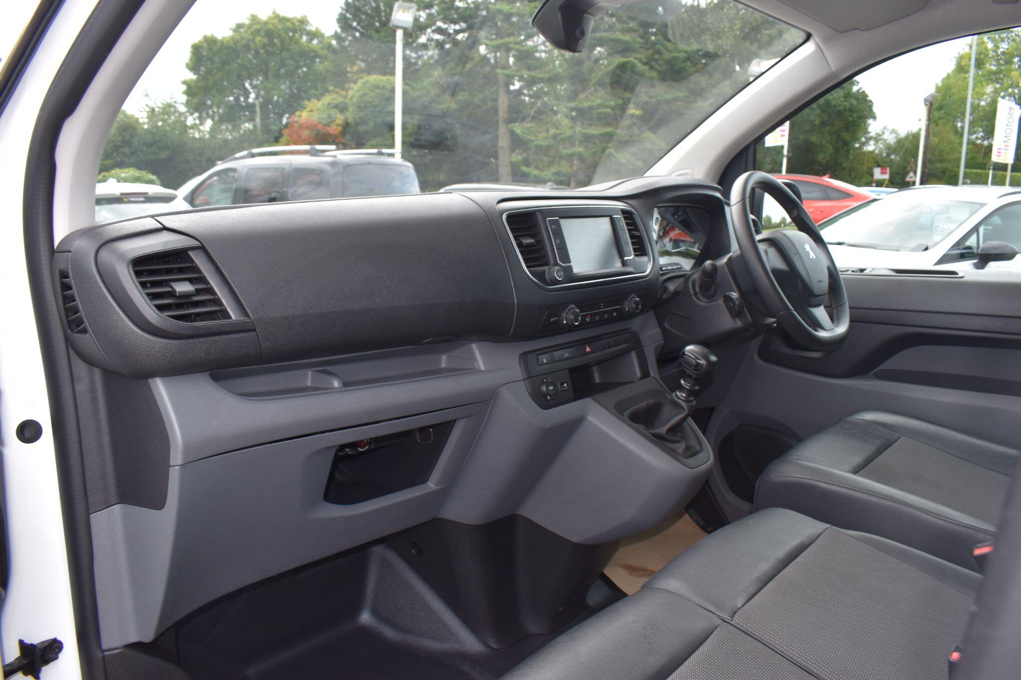 Expert - 2.0 BlueHDi 1400 Professional Premium Standard Panel Van MWB Euro 6 (s/s) 6dr - Image 10