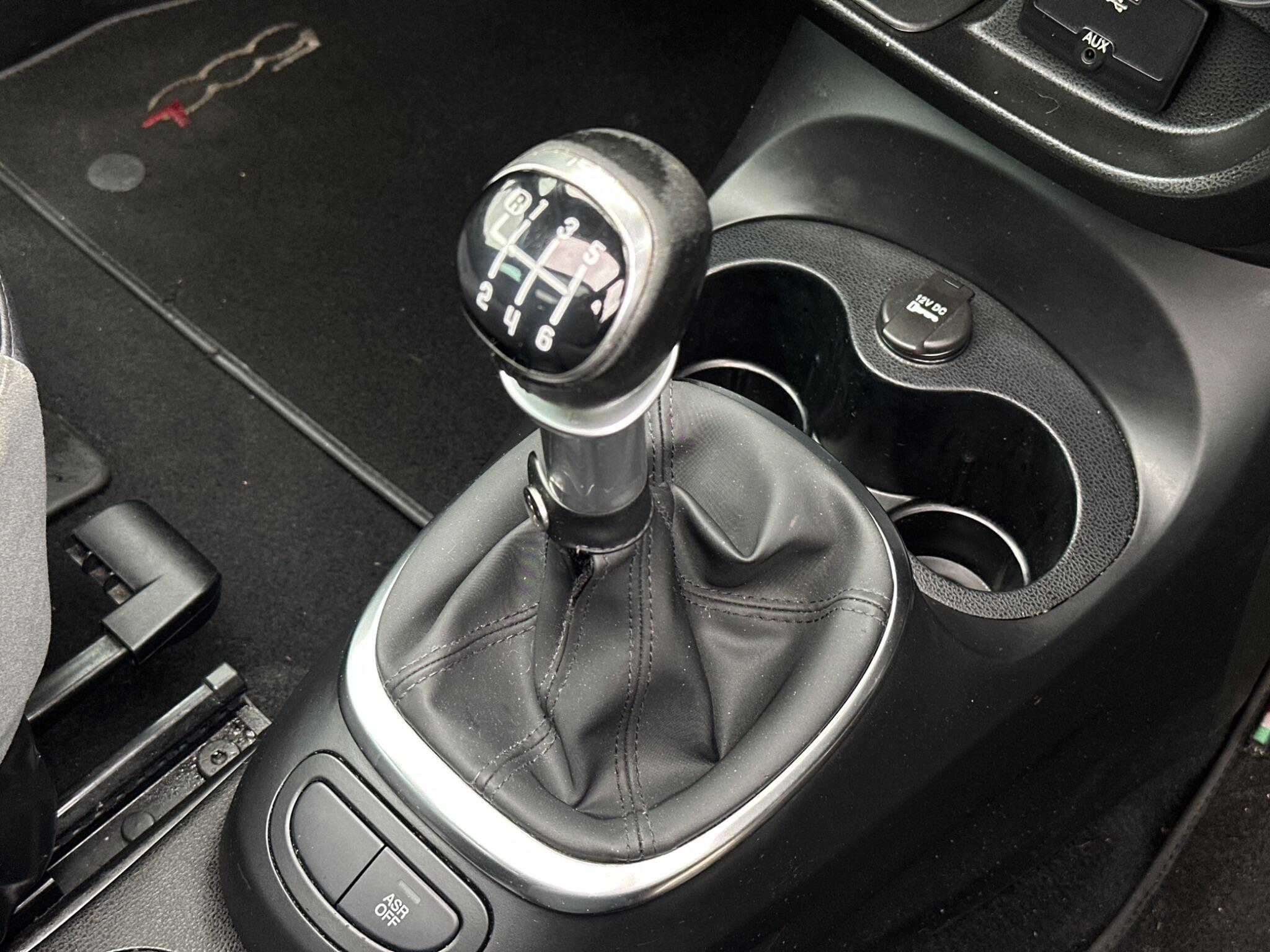 Fiat 500L view 45