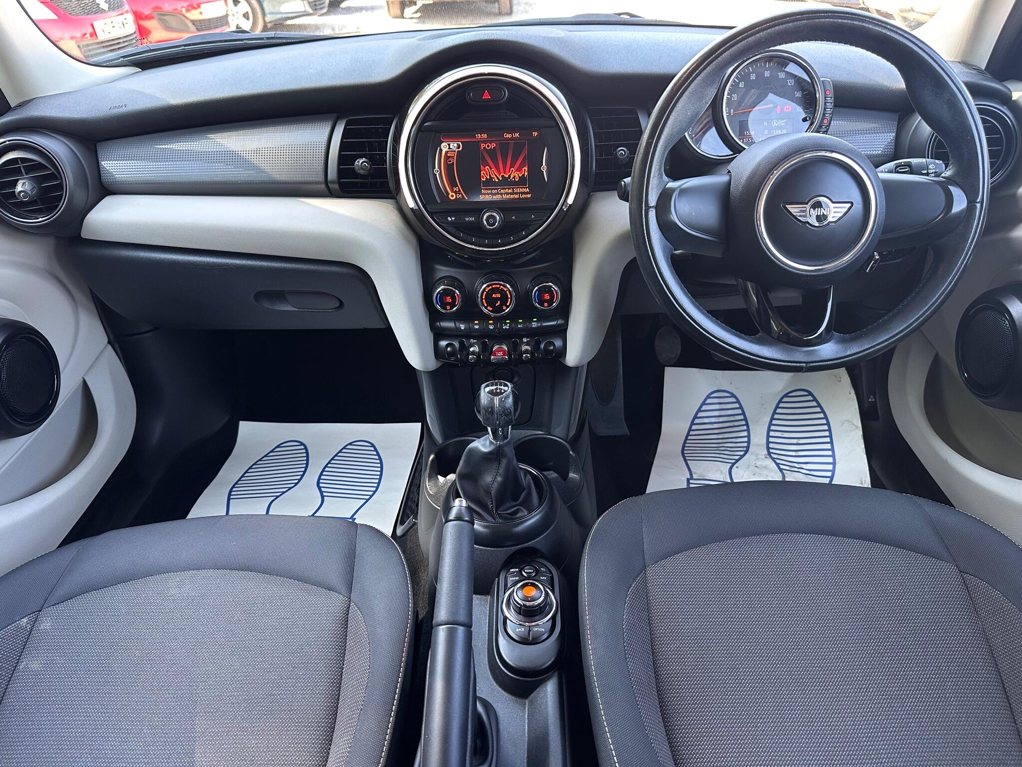 MINI Hatch view 25