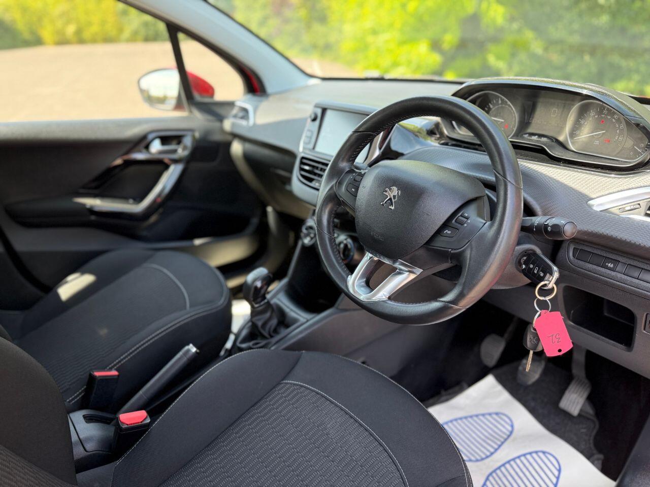 Peugeot 208 view 8