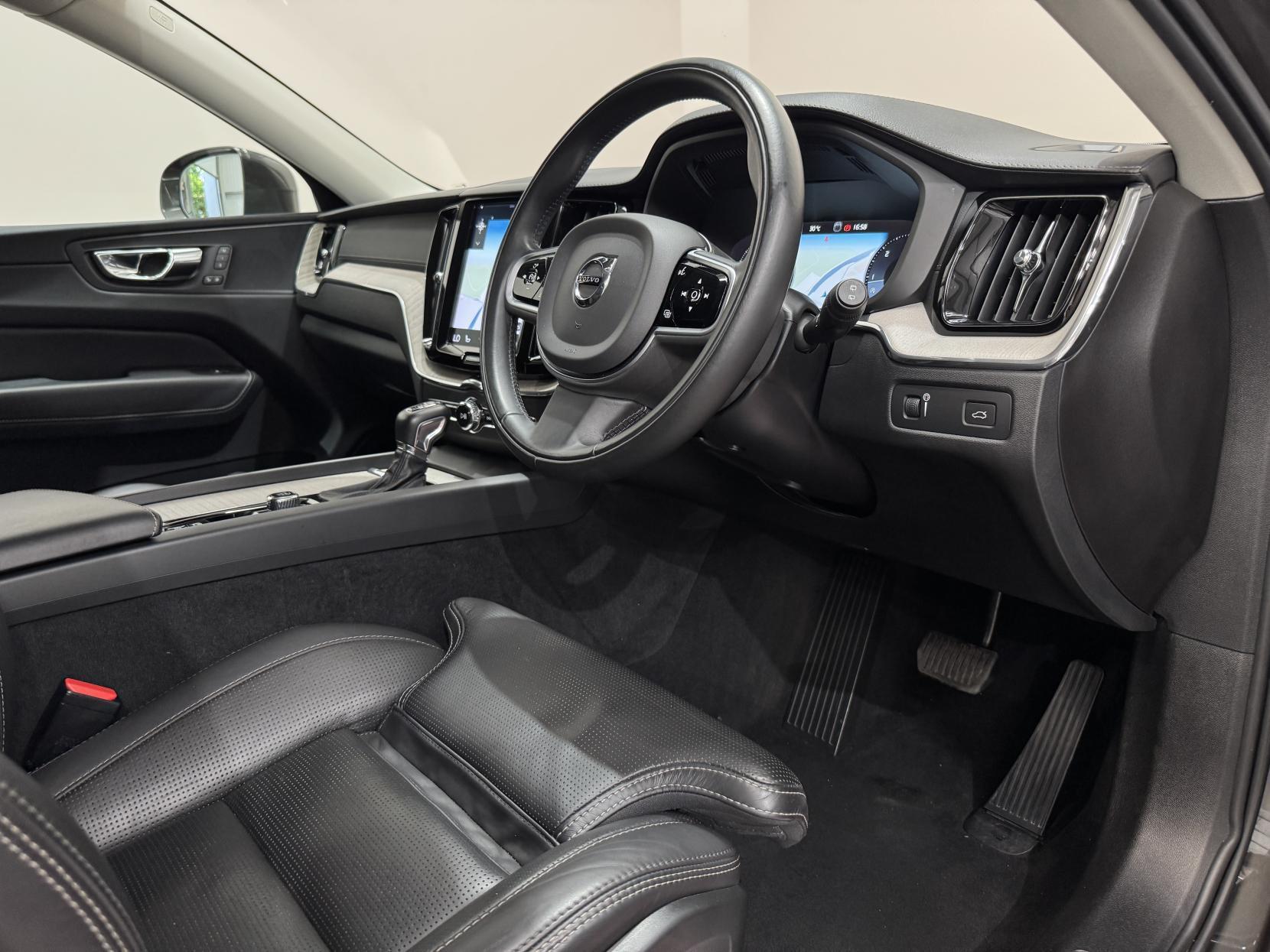 Volvo XC60 view 15