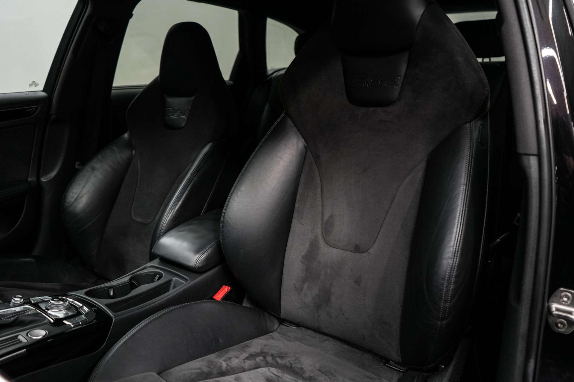 Audi RS4 view 24