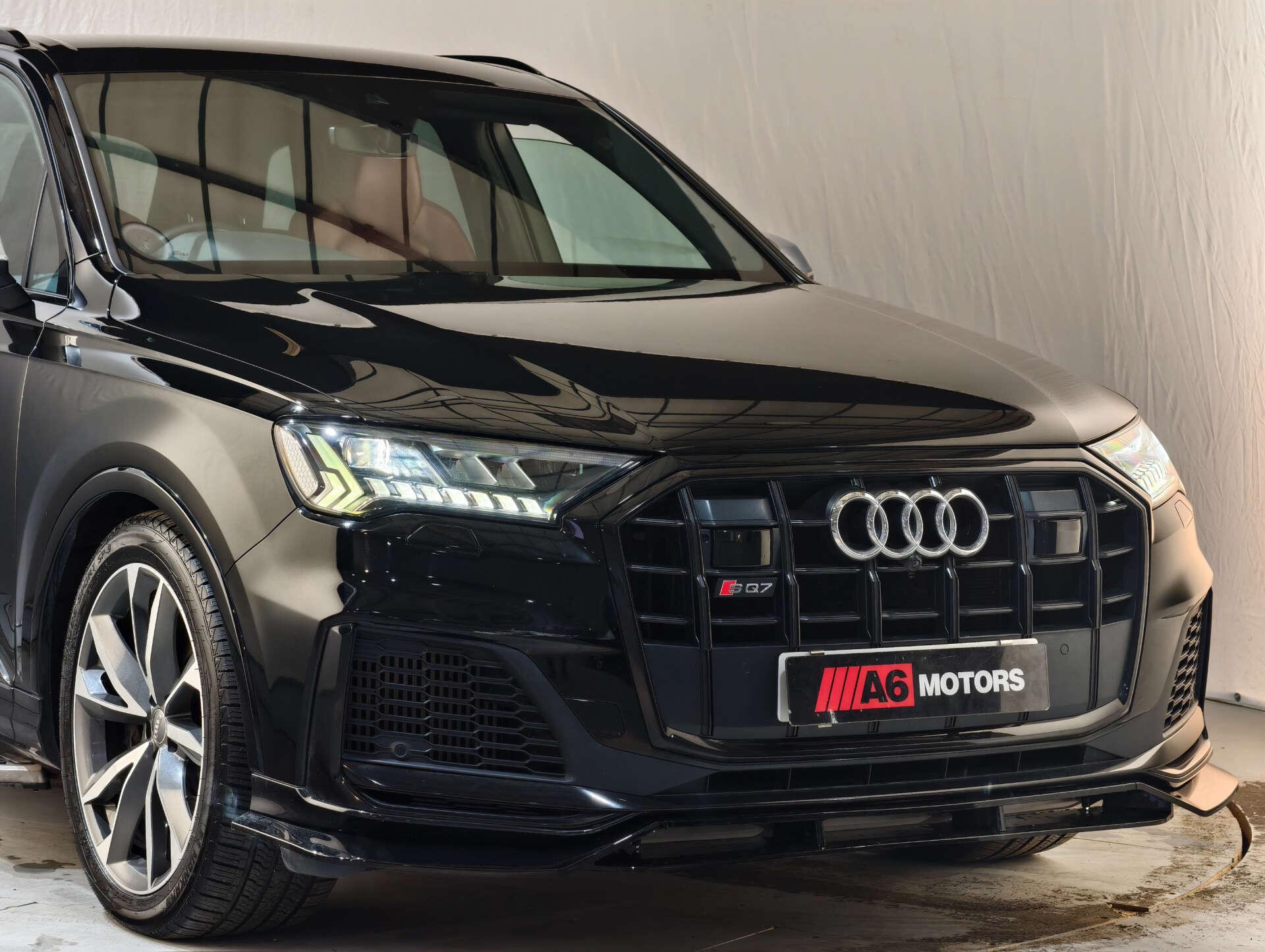 Audi SQ7 view 5