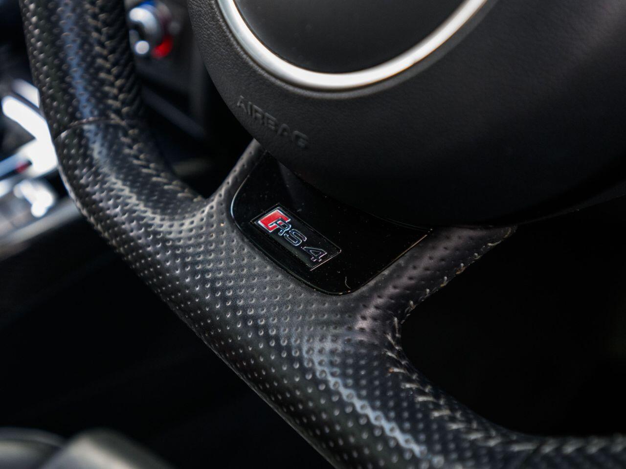 Audi RS4 view 32