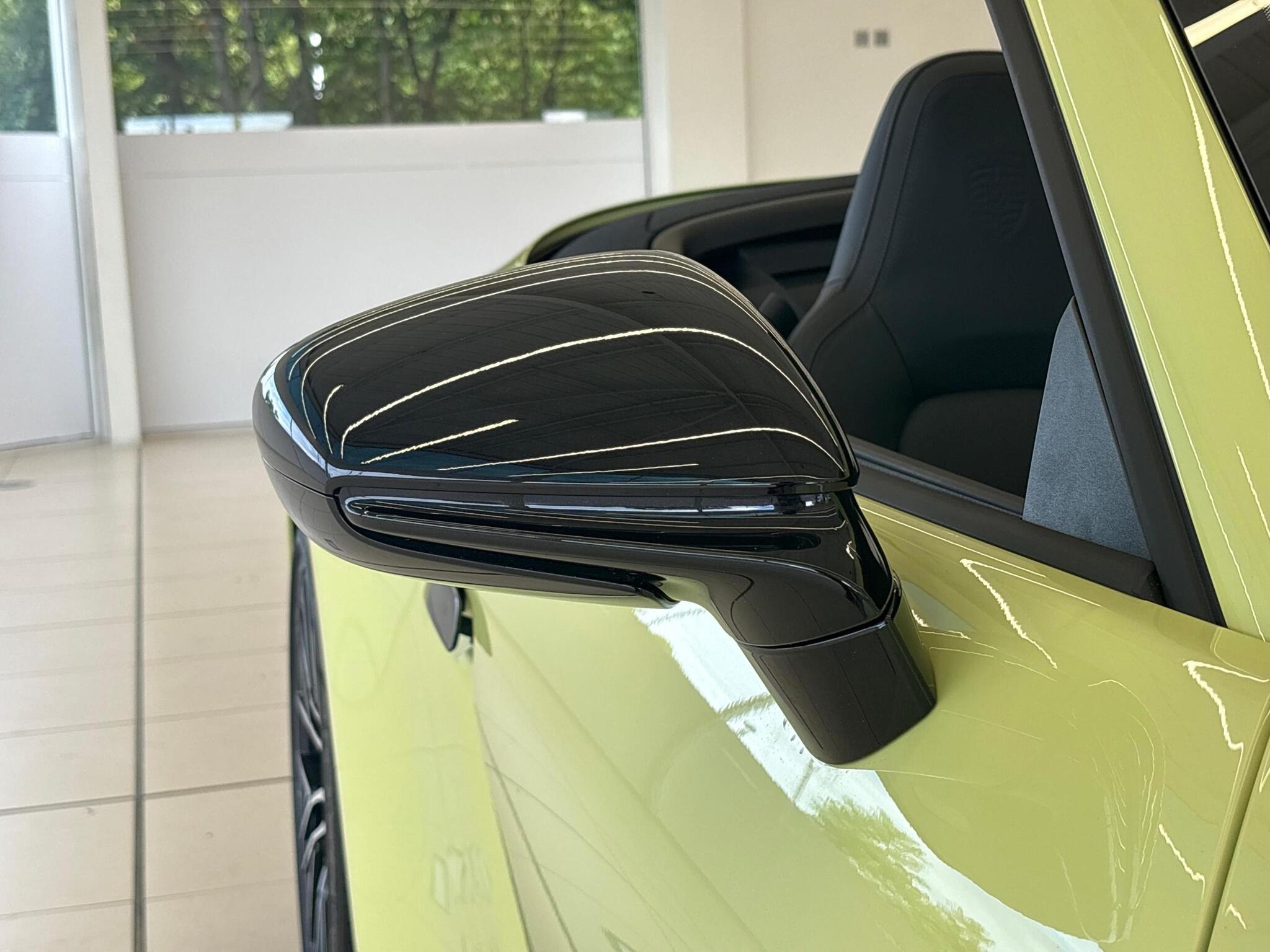 Porsche 911 view 30