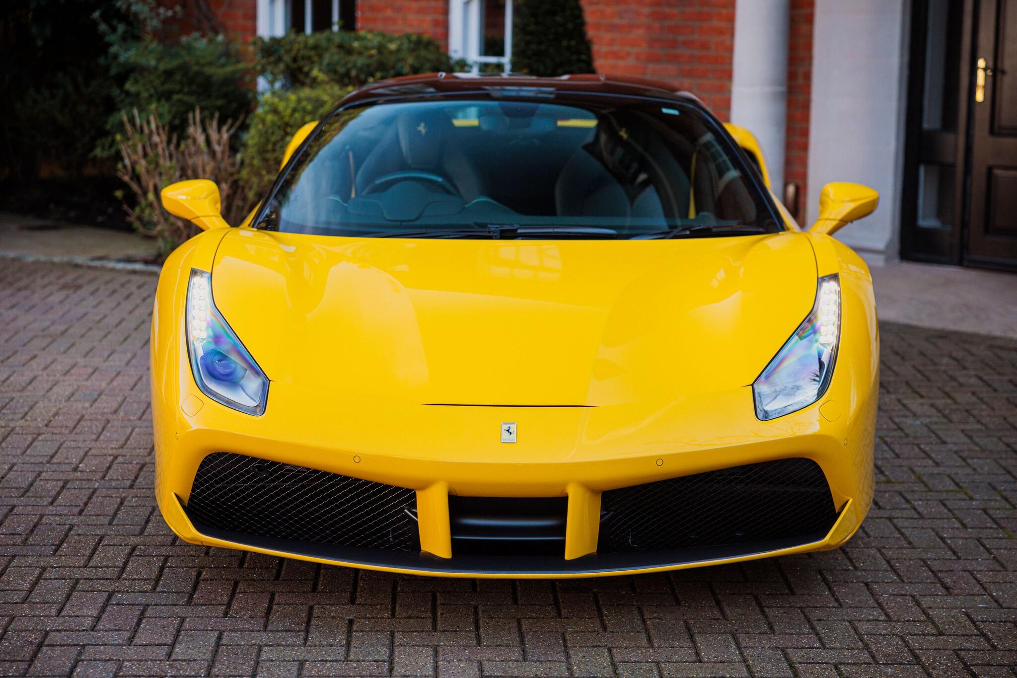 Ferrari 488 view 4