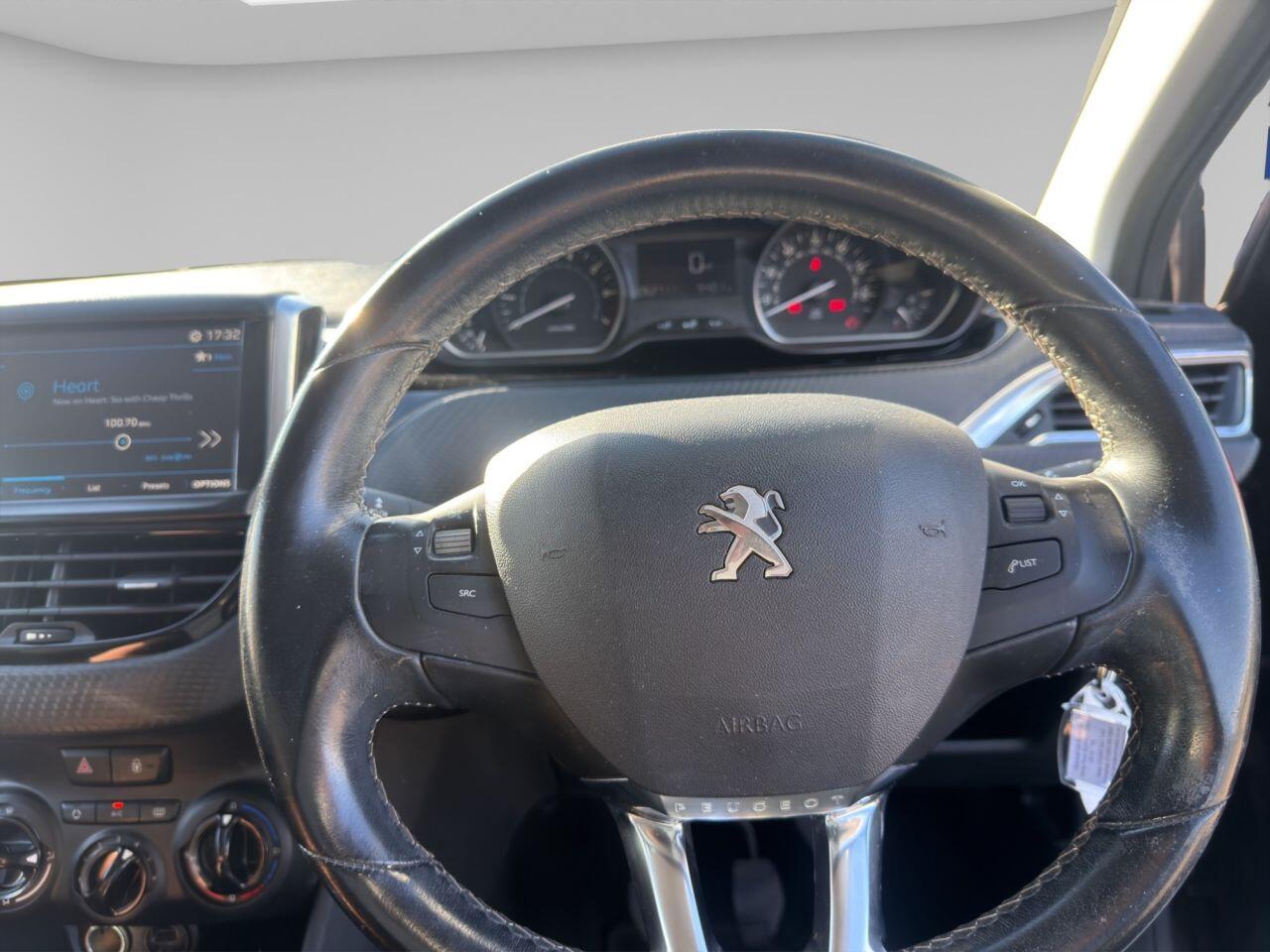 Peugeot 208 view 14