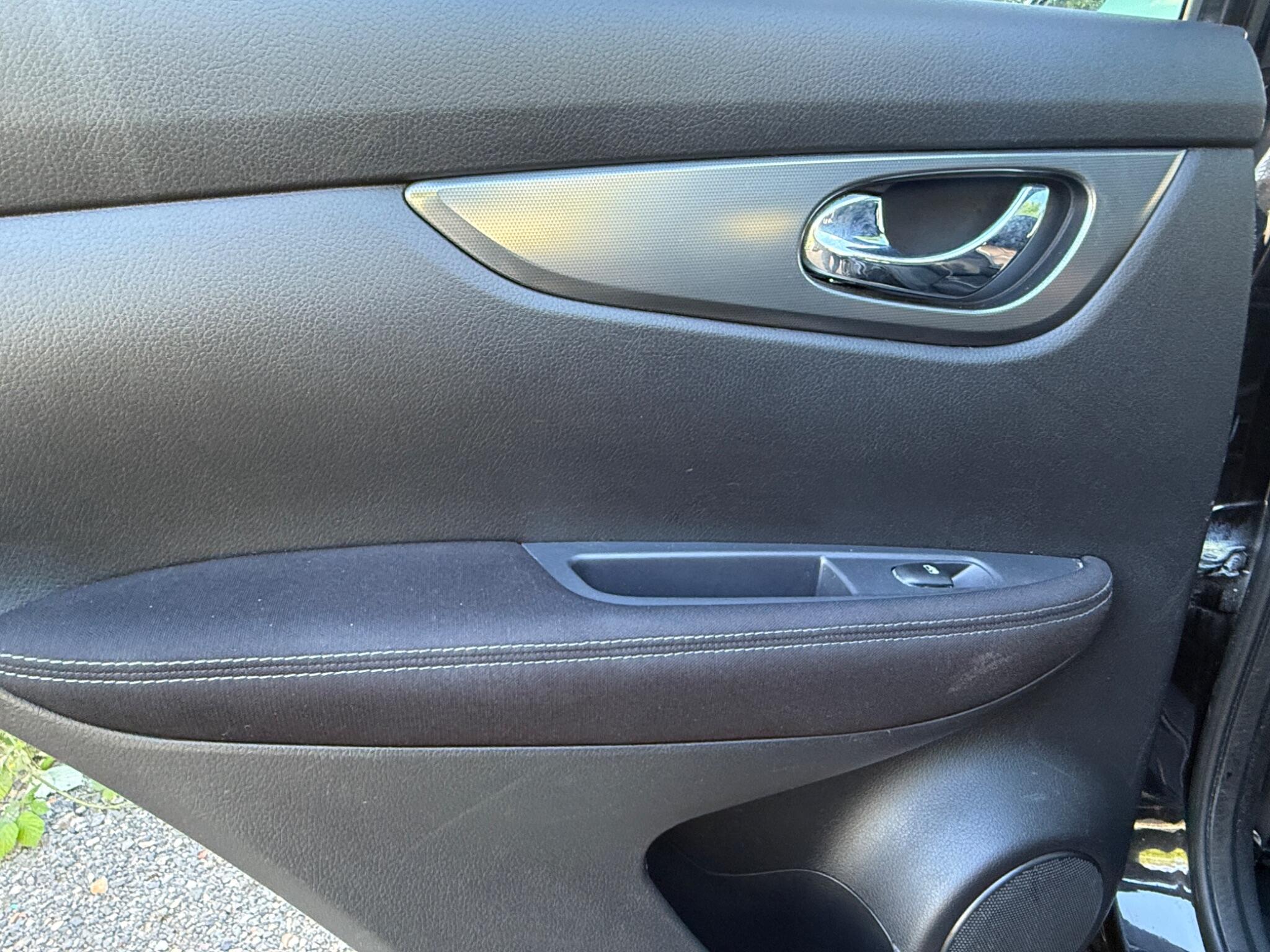2017 Nissan Qashqai image 36