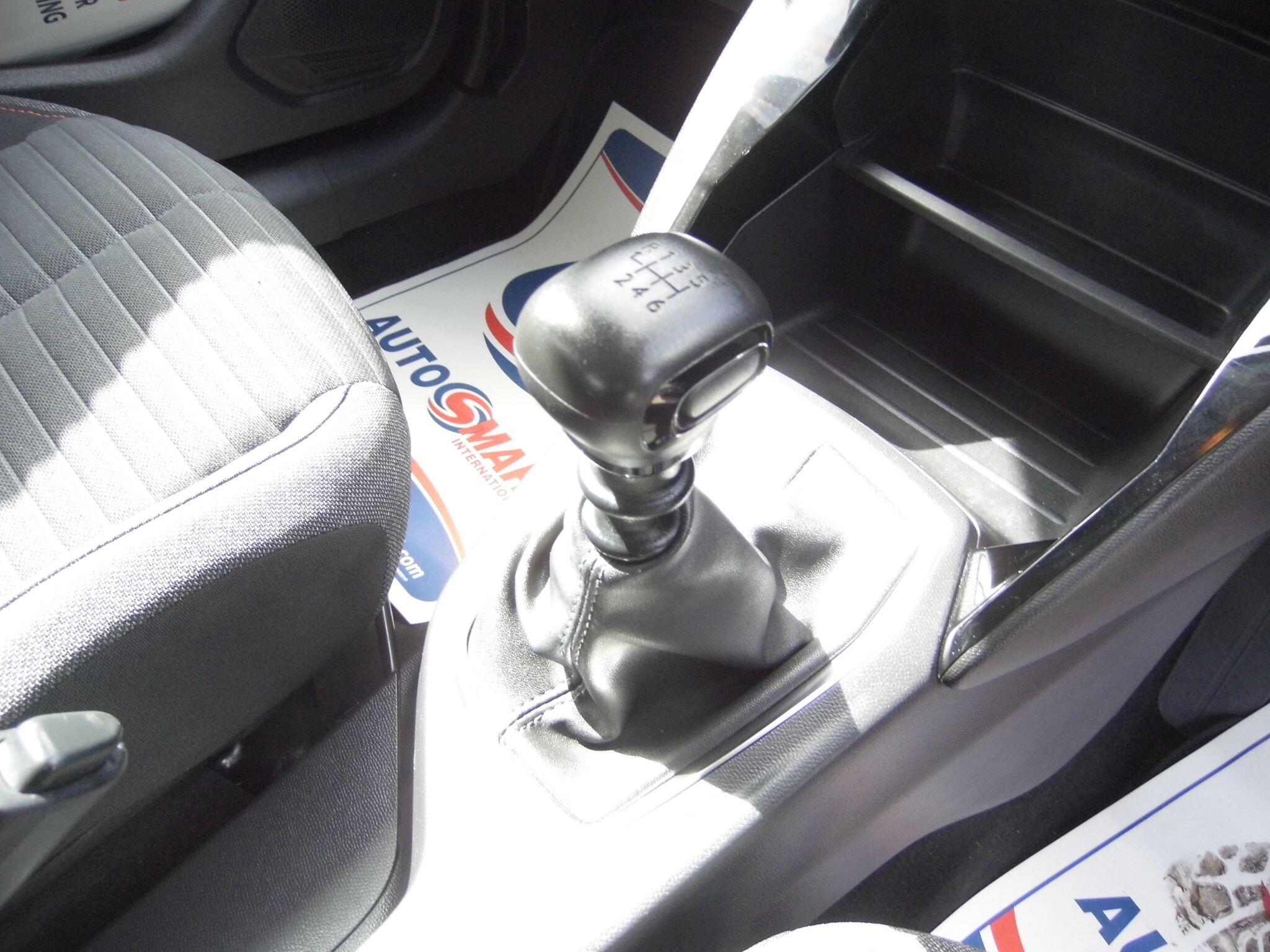 Peugeot 208 view 29