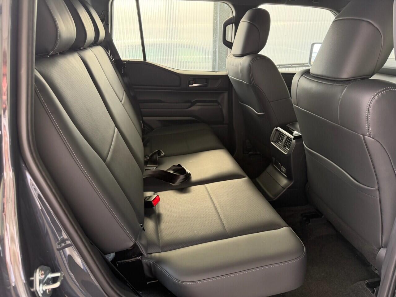 Toyota Land Cruiser view 15