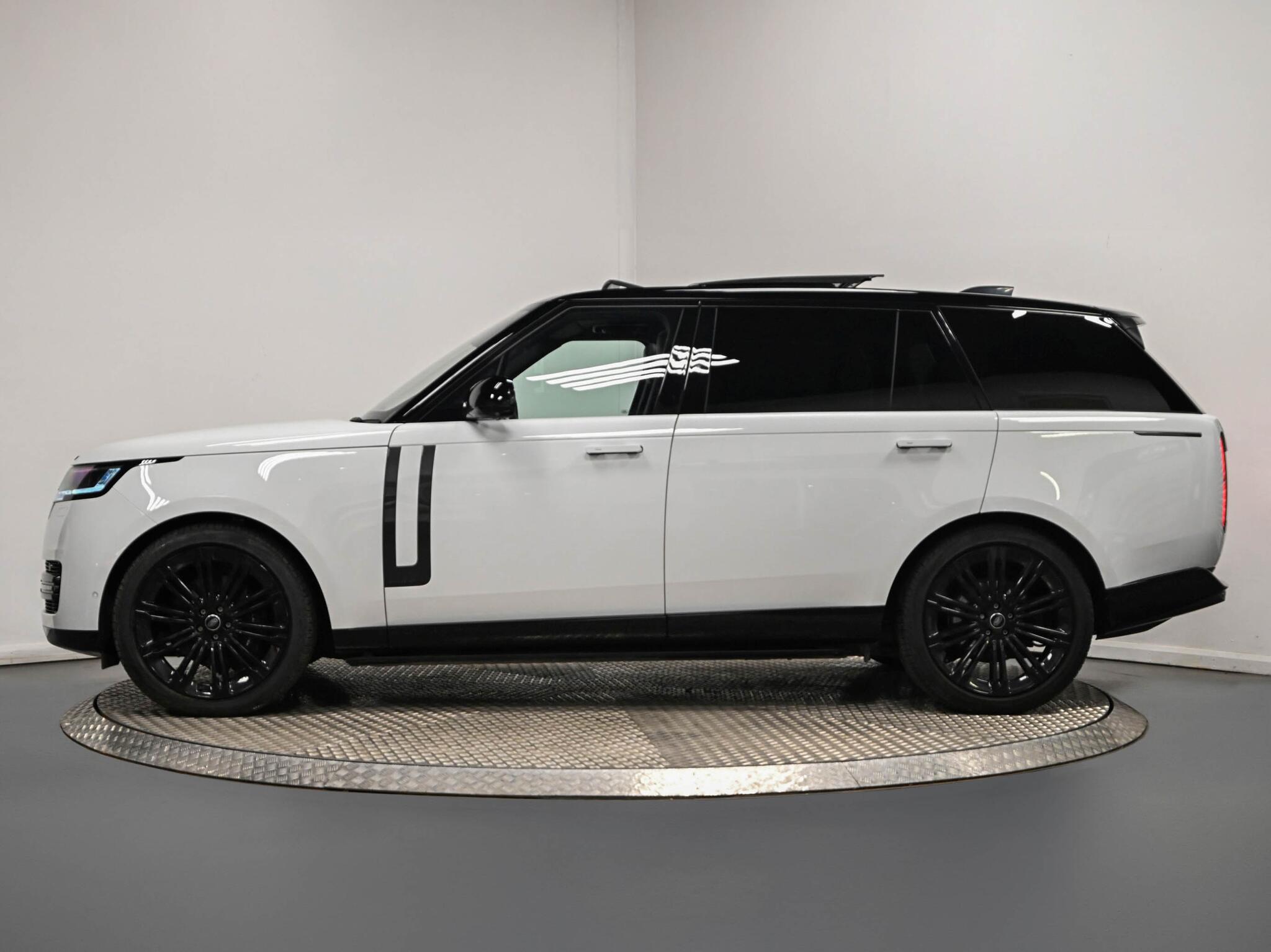 Land Rover Range Rover view 4