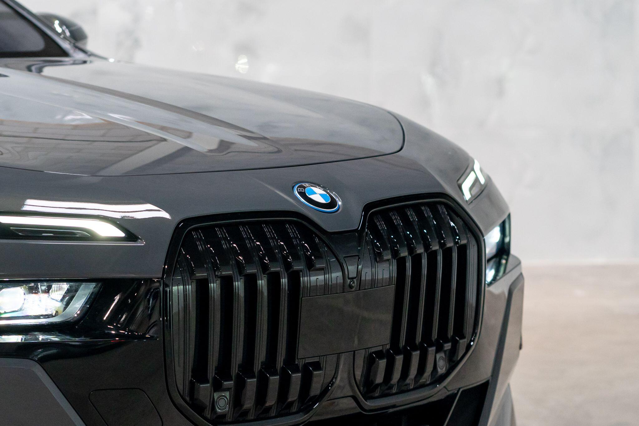 BMW 7 Series view 41