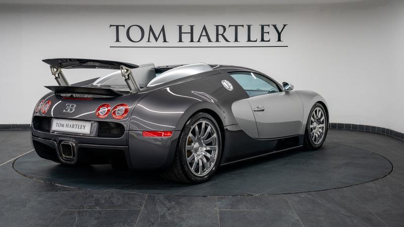 Bugatti Veyron view 7