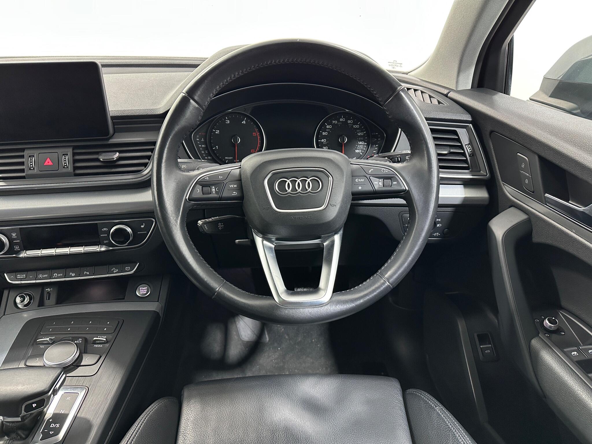 Audi Q5 view 13