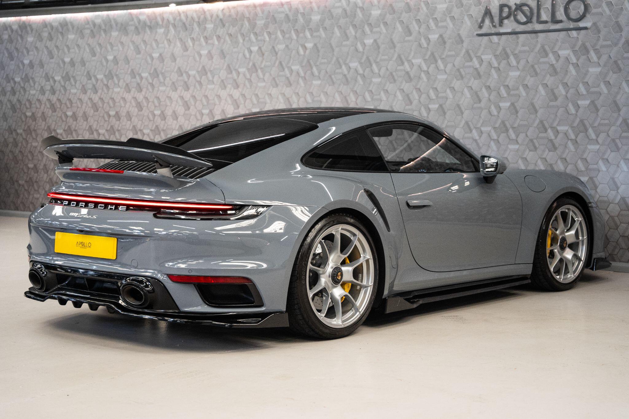 Porsche 911 view 10