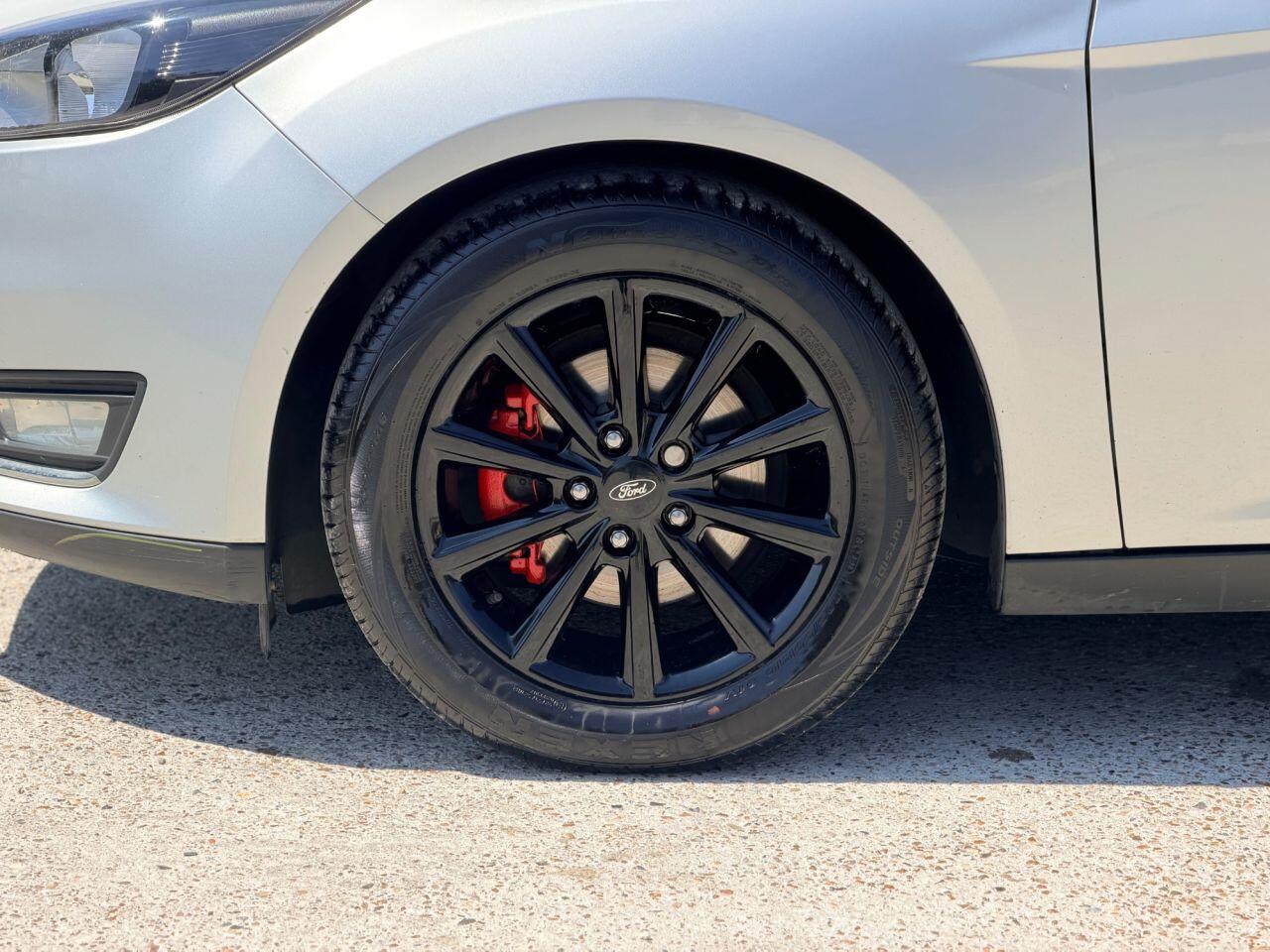 Ford Focus view 11