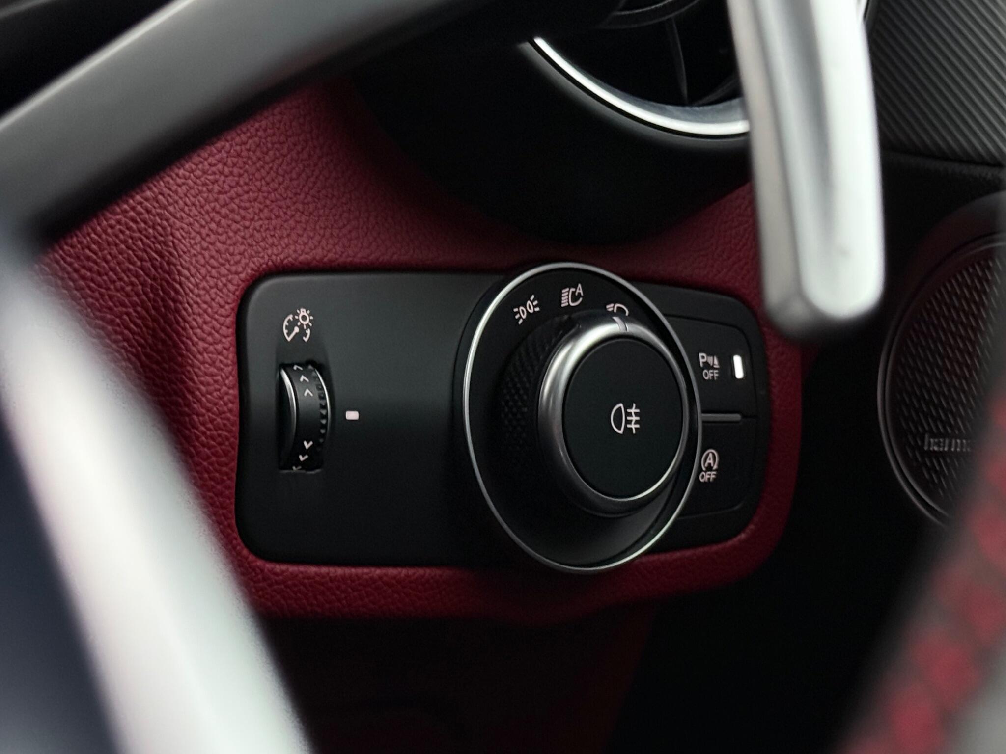 Alfa Romeo Stelvio view 19