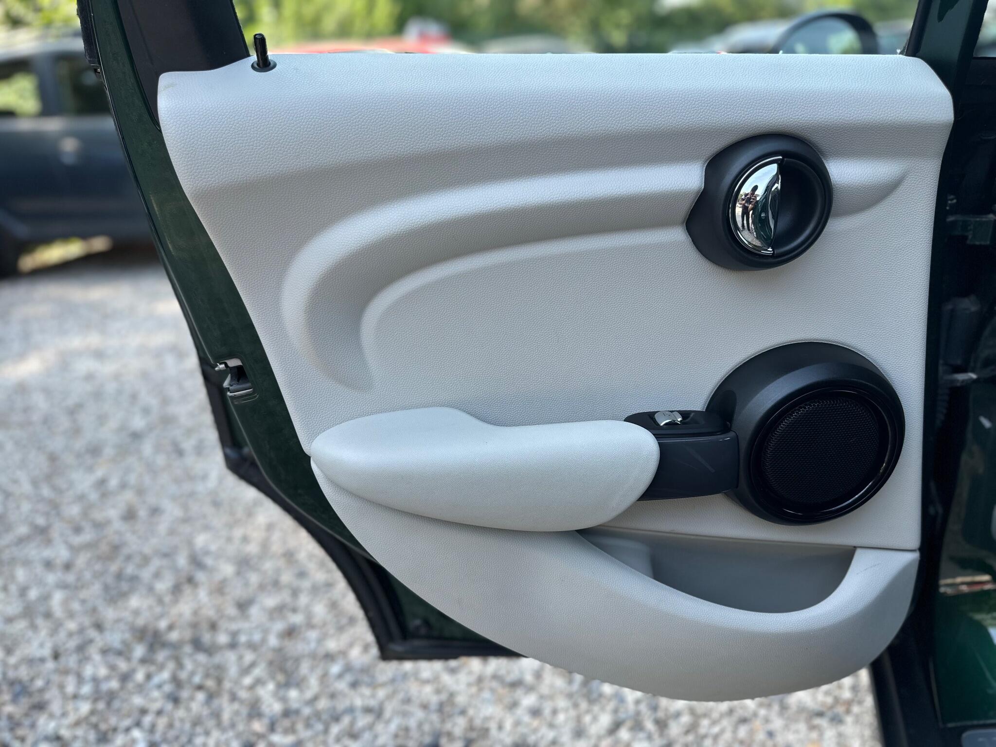MINI Hatch view 60